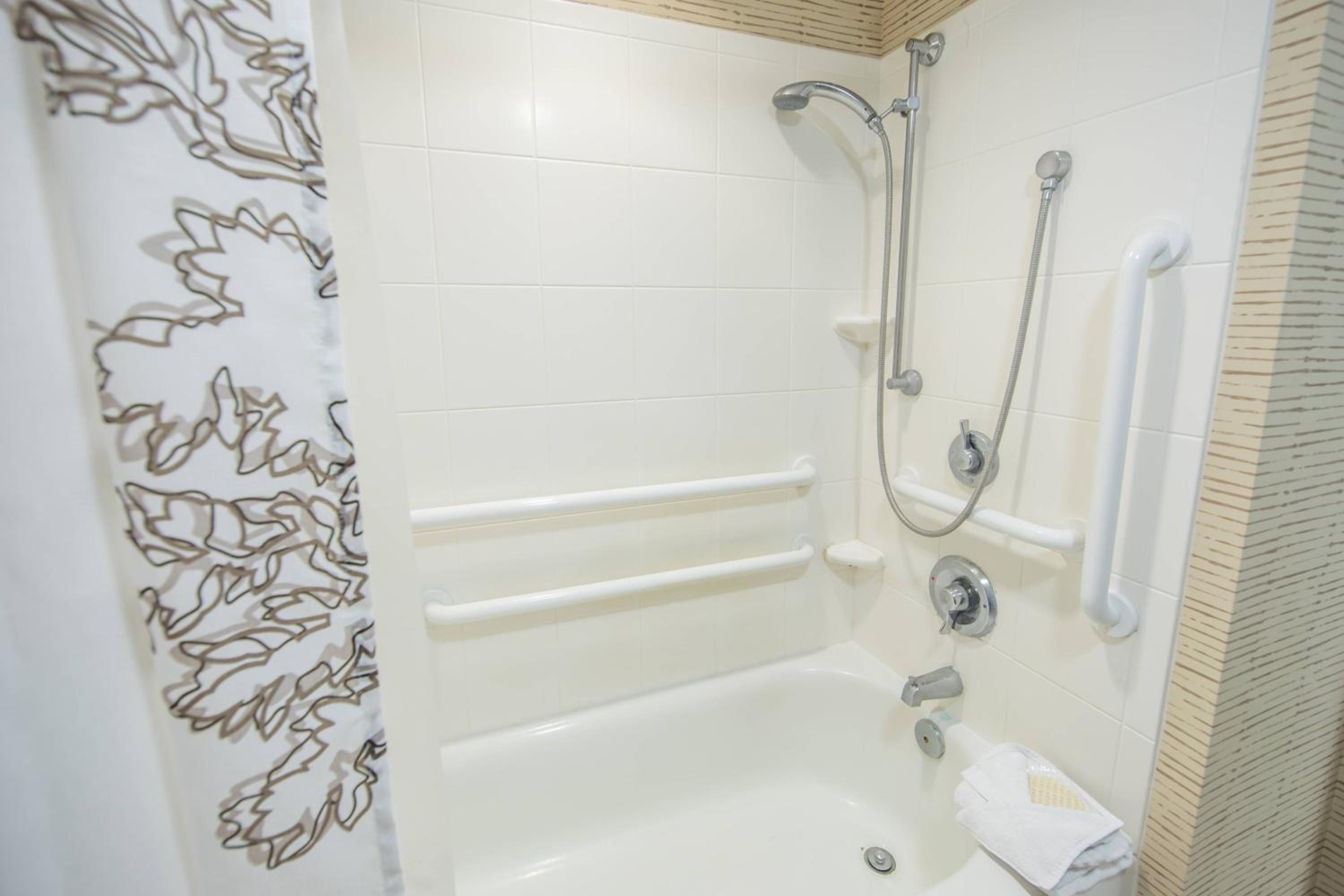 One-Bedroom King Suite with Sofa Bed - Photo 9