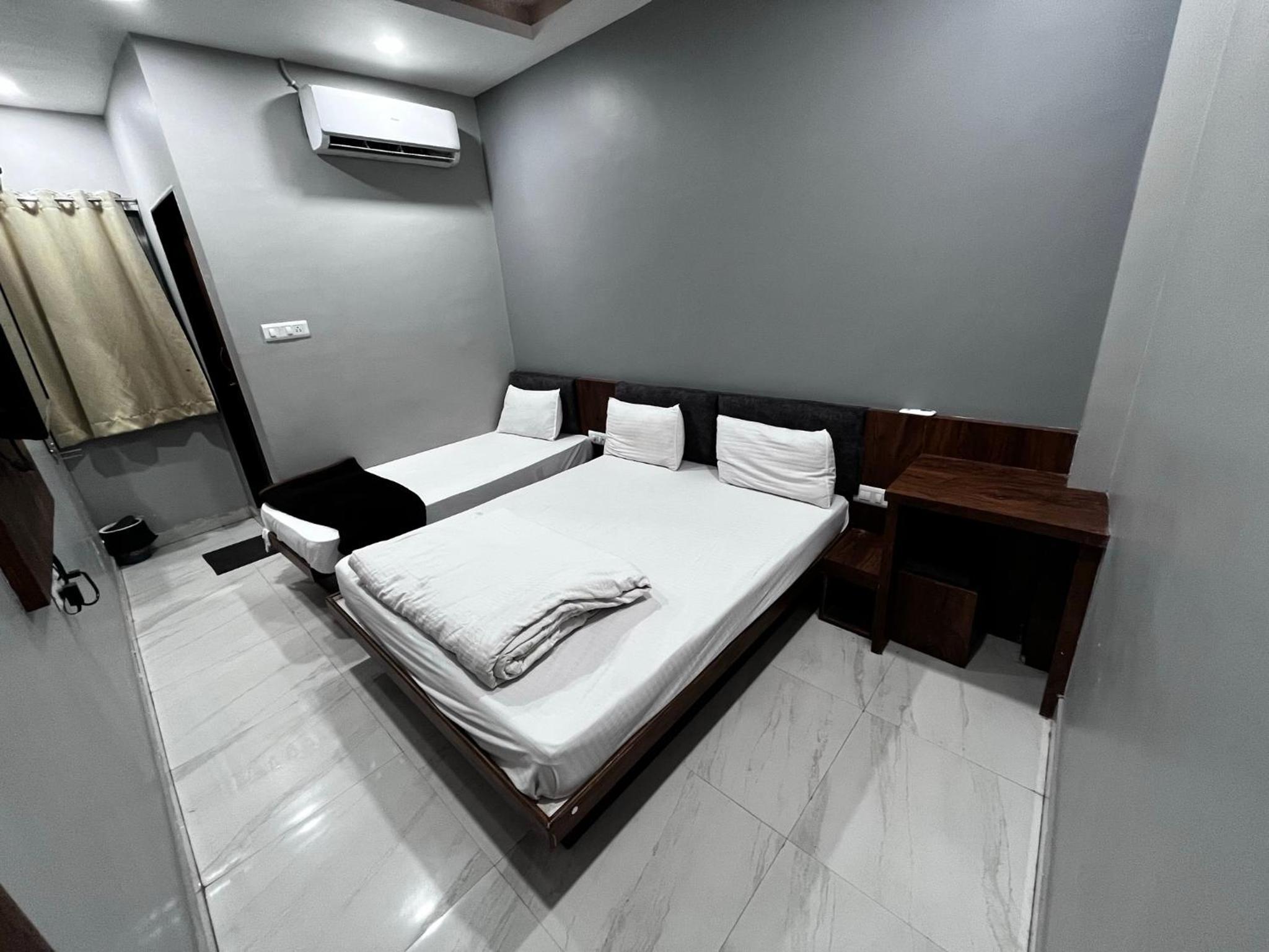 Comfort Triple Room