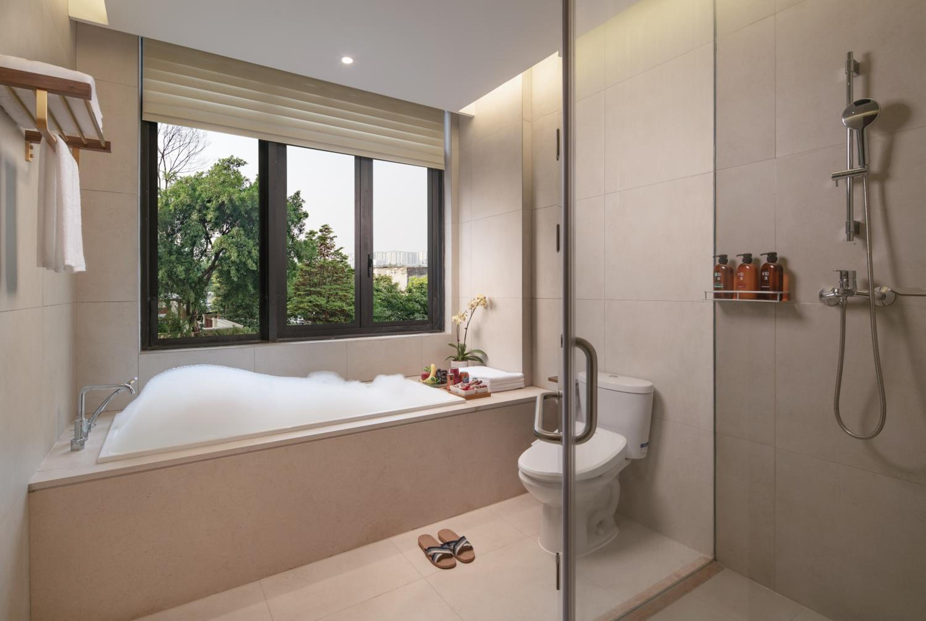 Deluxe Double Room with Bath photo 2