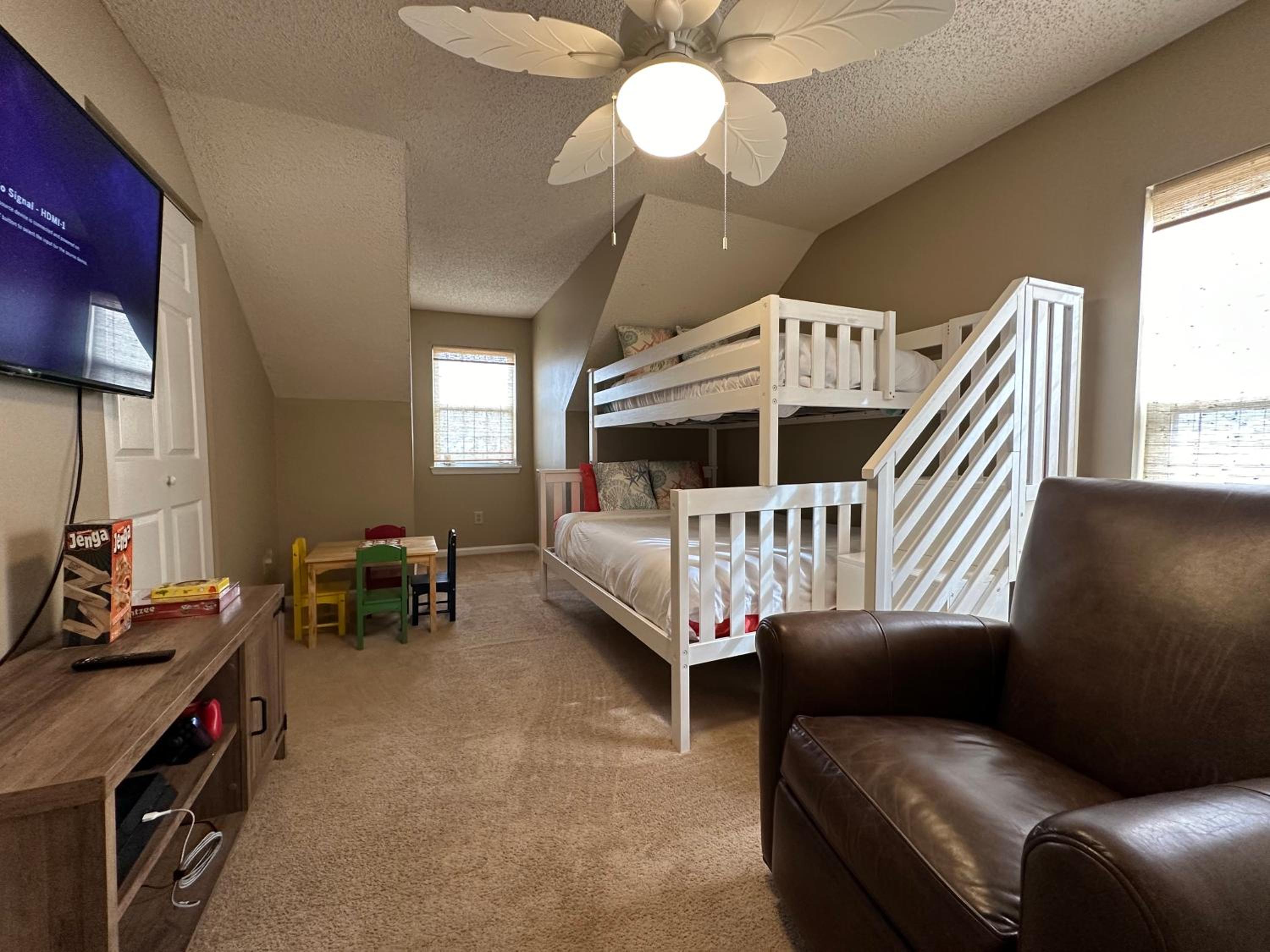 Three-Bedroom Apartment photo 1