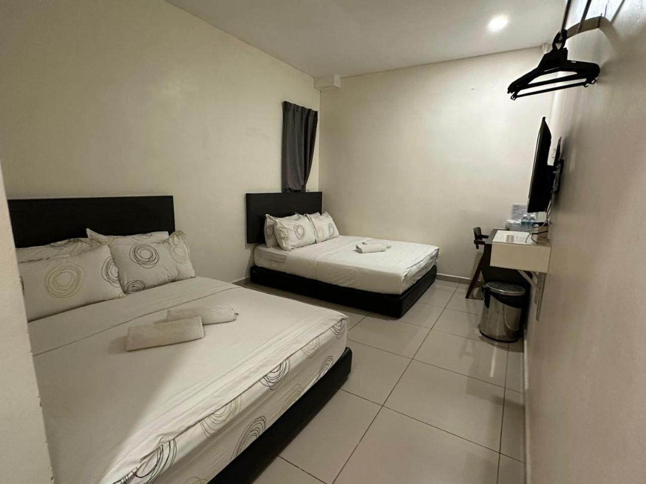 Deluxe Family Room - Photo 2