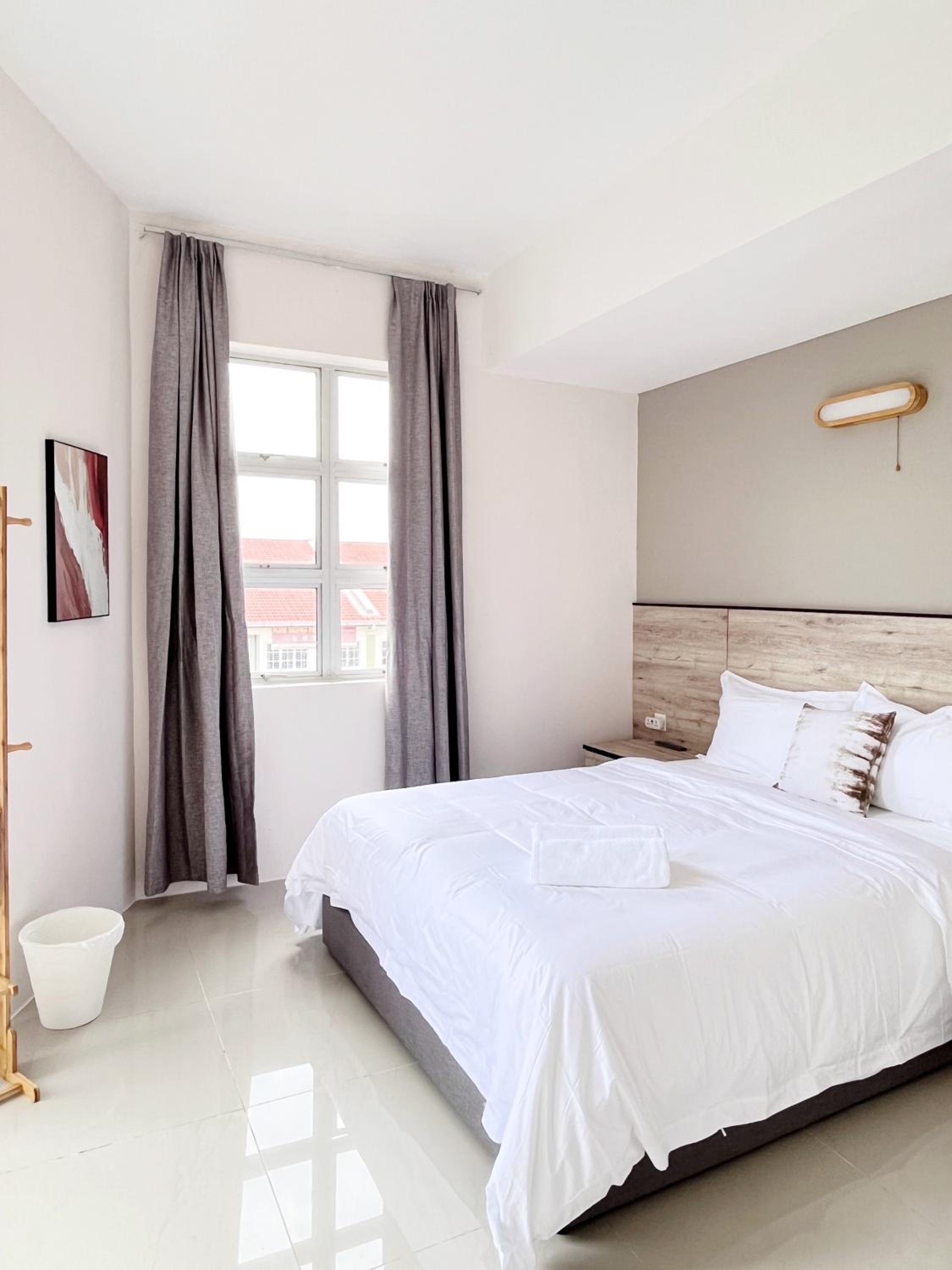 Deluxe Room (2 Adults + 1 Child) - Photo 5