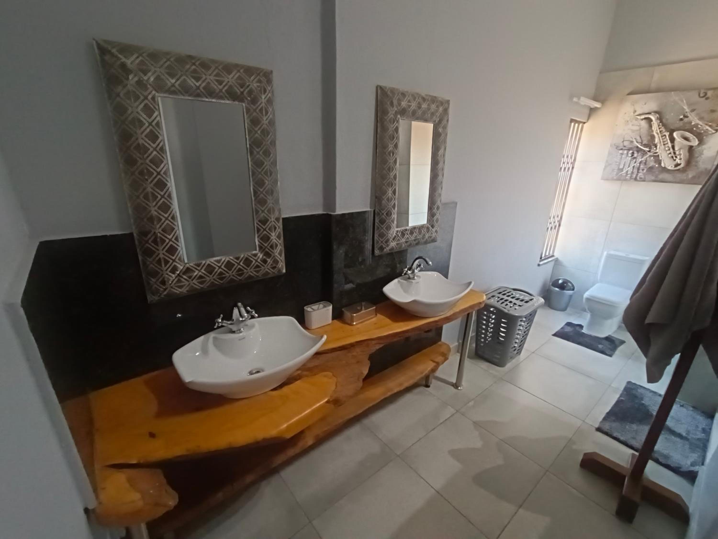 Deluxe Family Suite photo 3