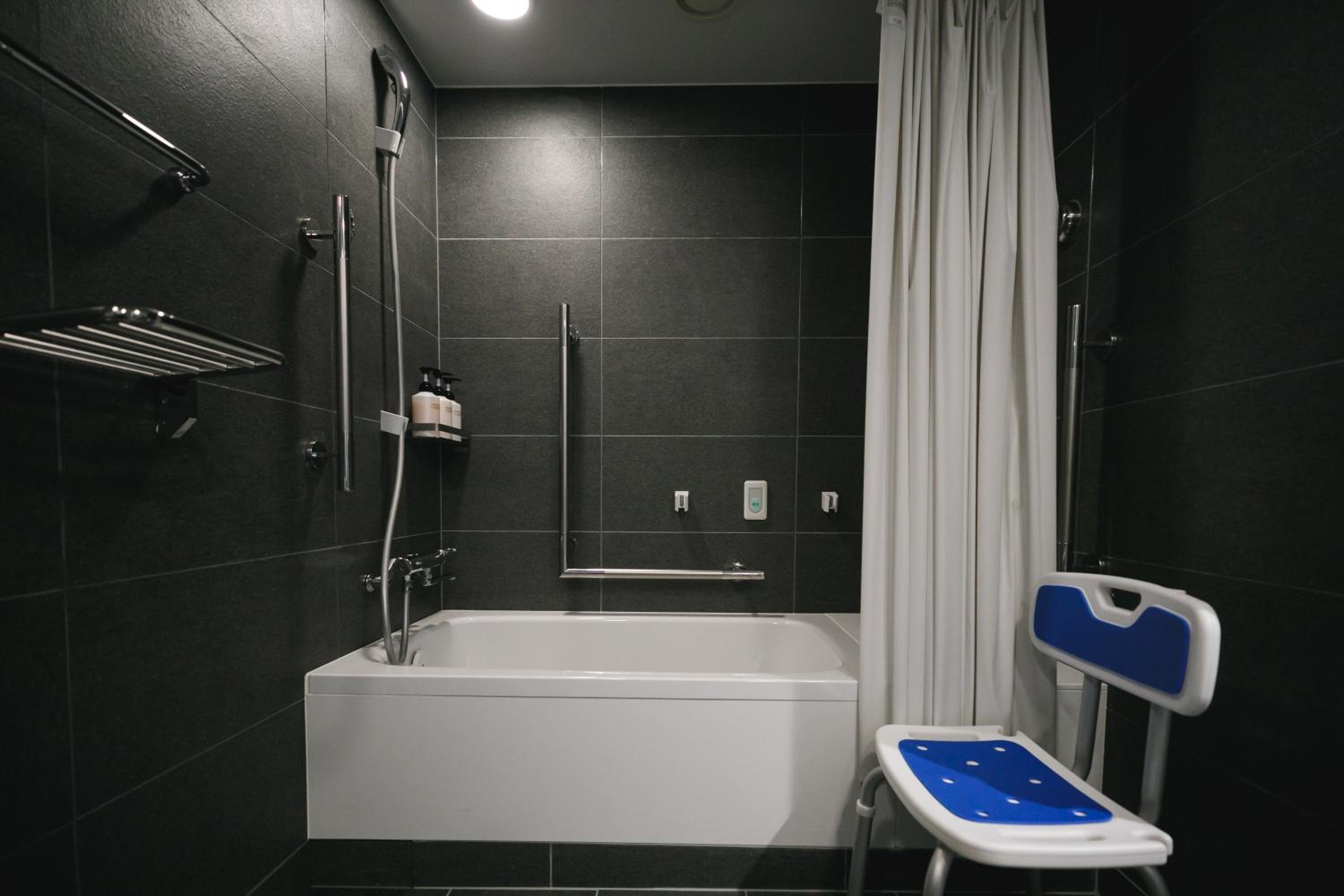 Twin Room - Disability Access thumbnail 5