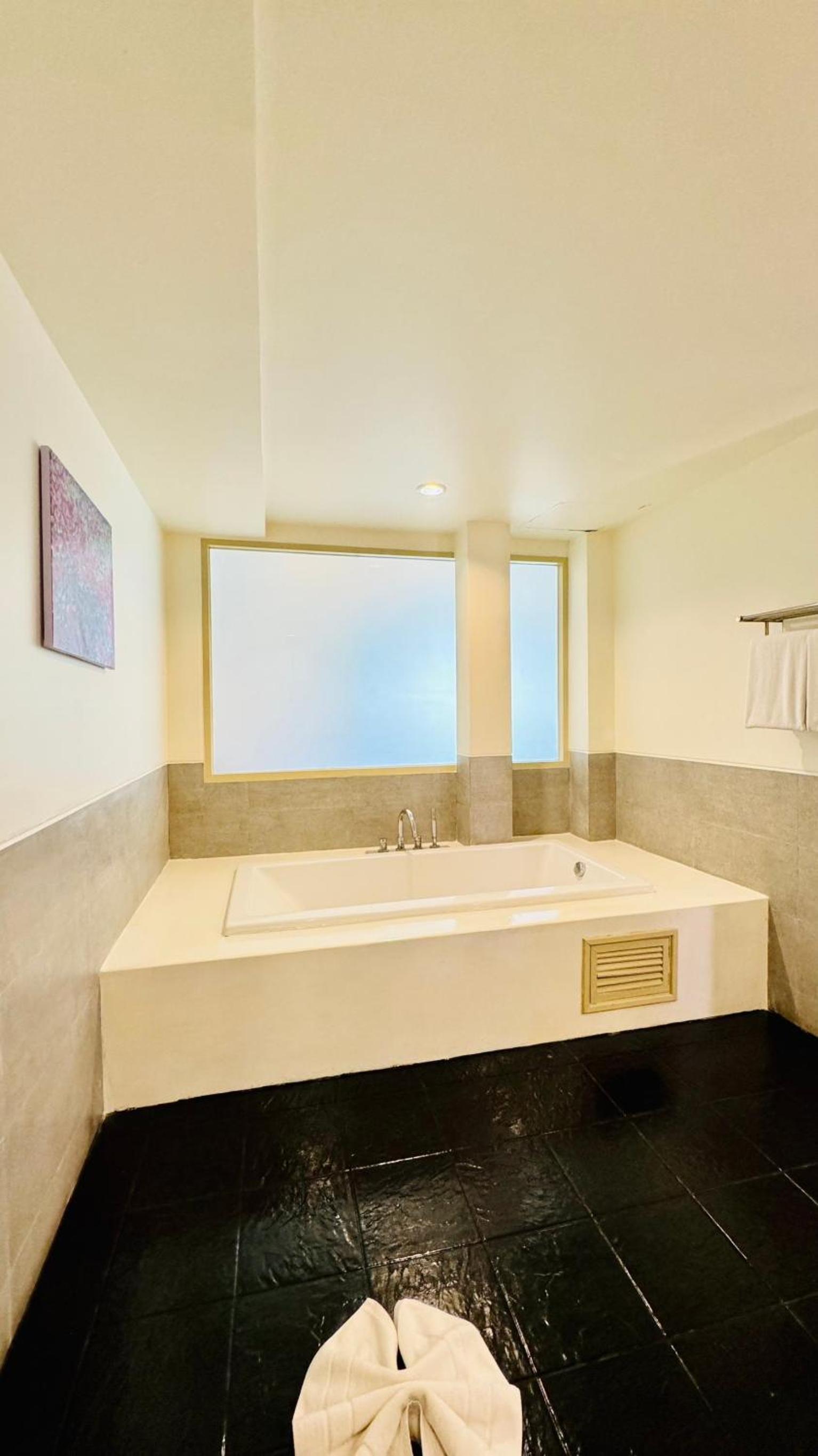Two-Bedroom Duplex - Pool Side - Photo 16
