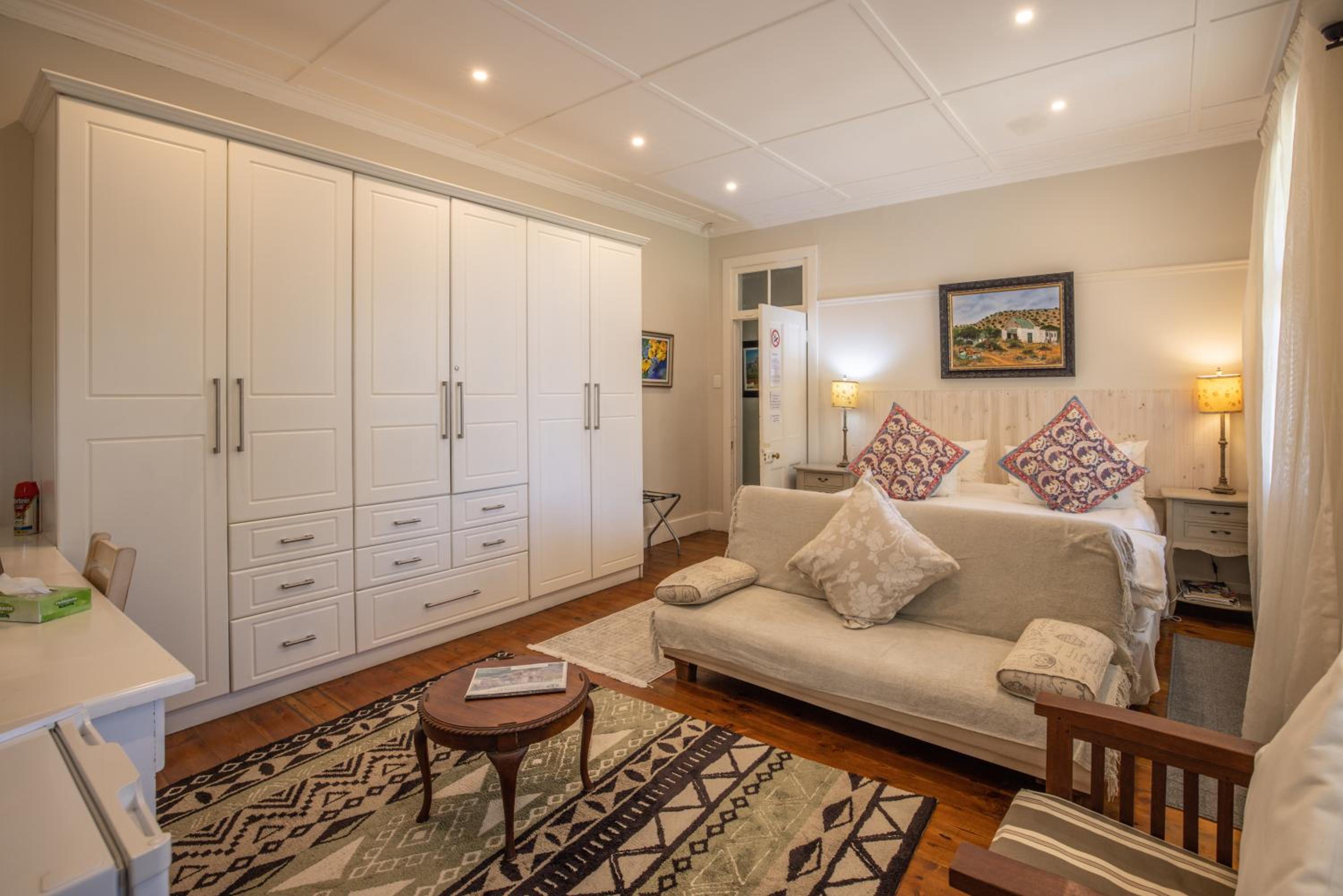 Executive Suite - Photo 1