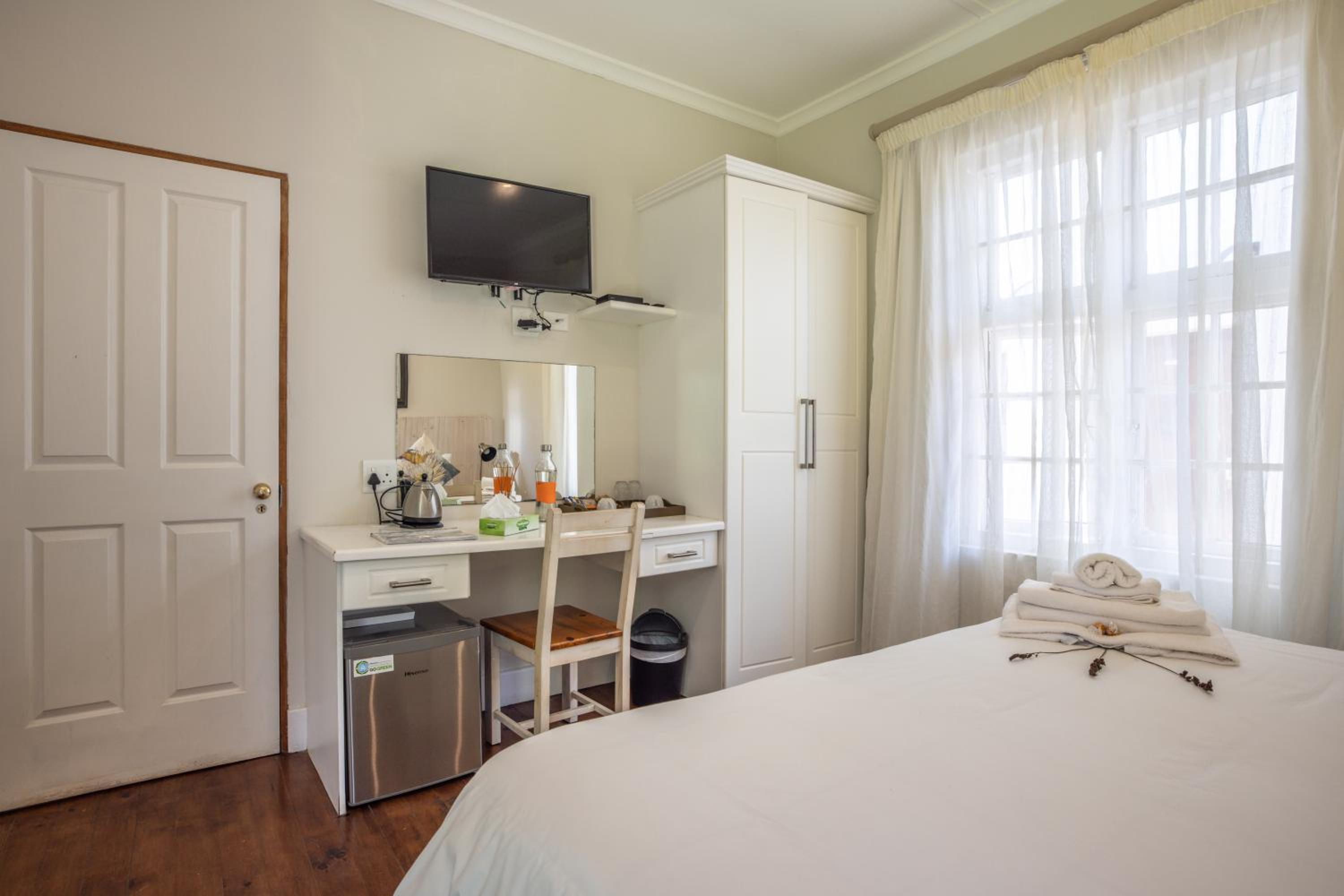 Deluxe King Room photo 2