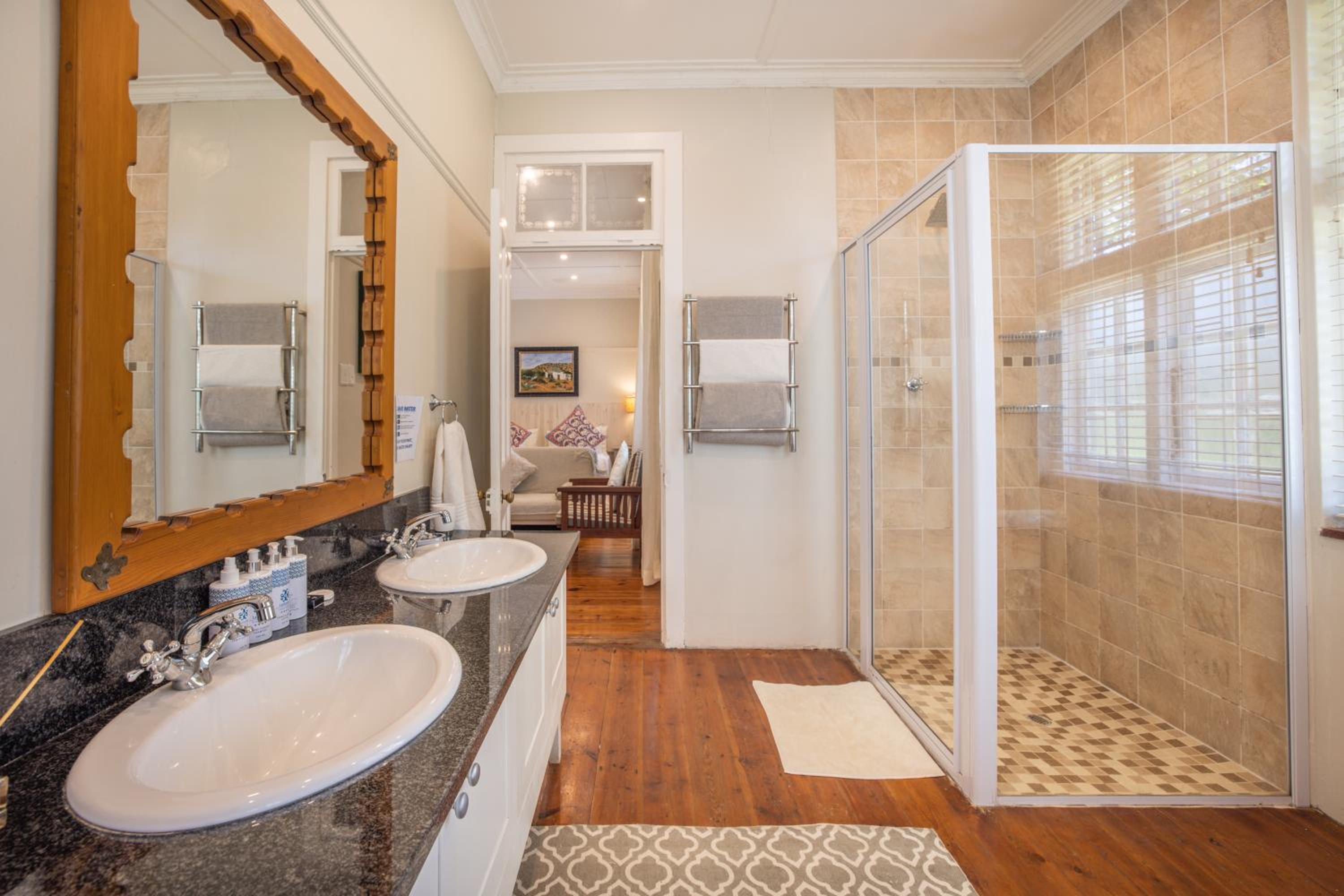 Executive Suite - Photo 5