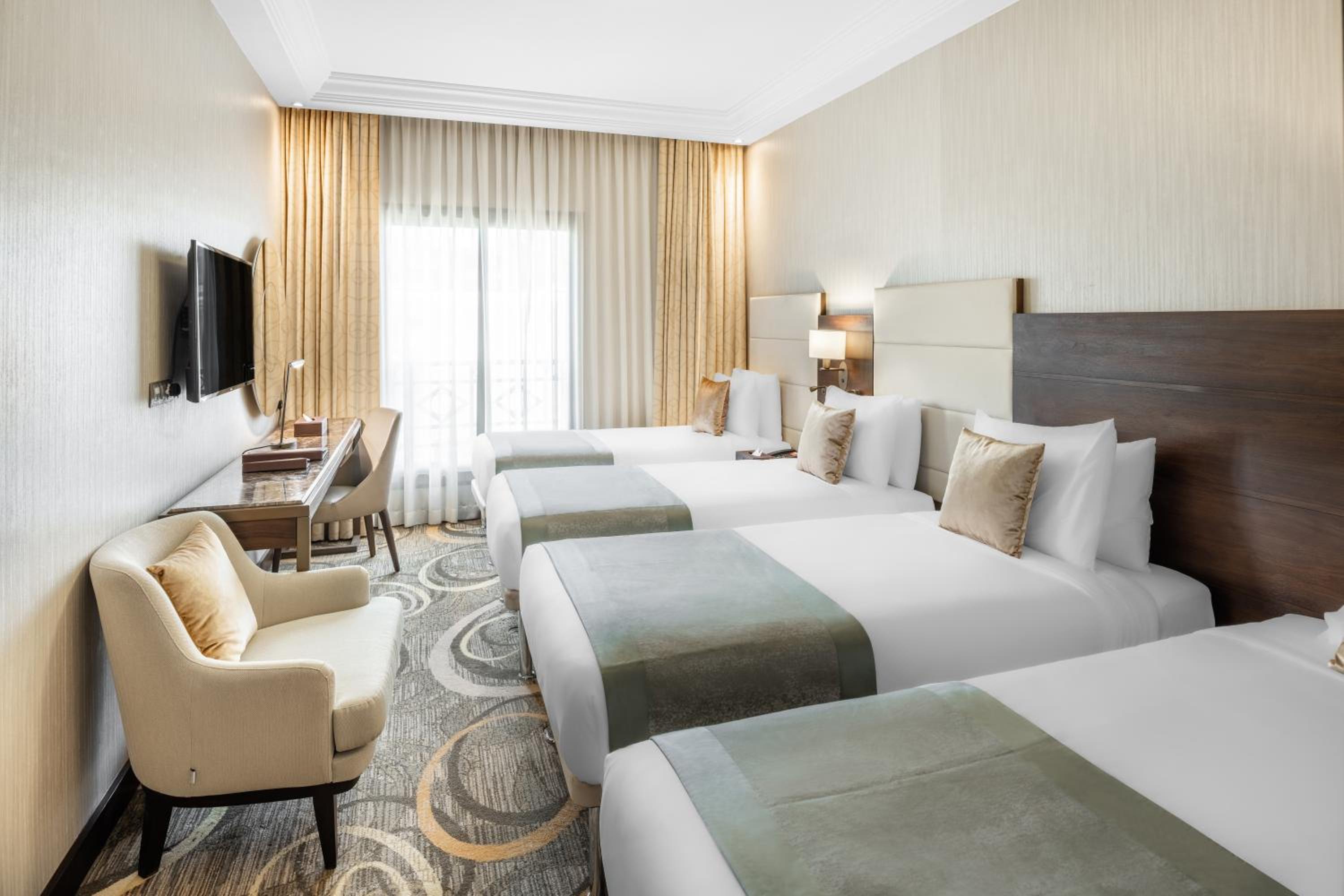 Standard Room with Four Single beds
