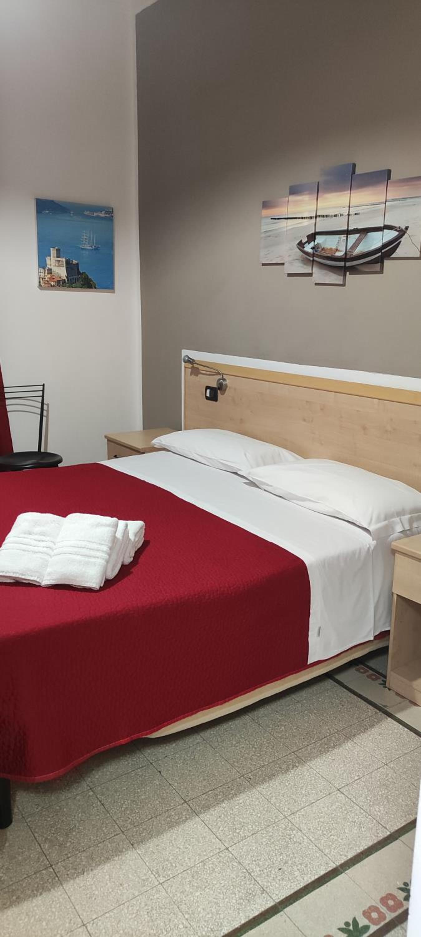 Double Room with Private External Bathroom - Photo 2