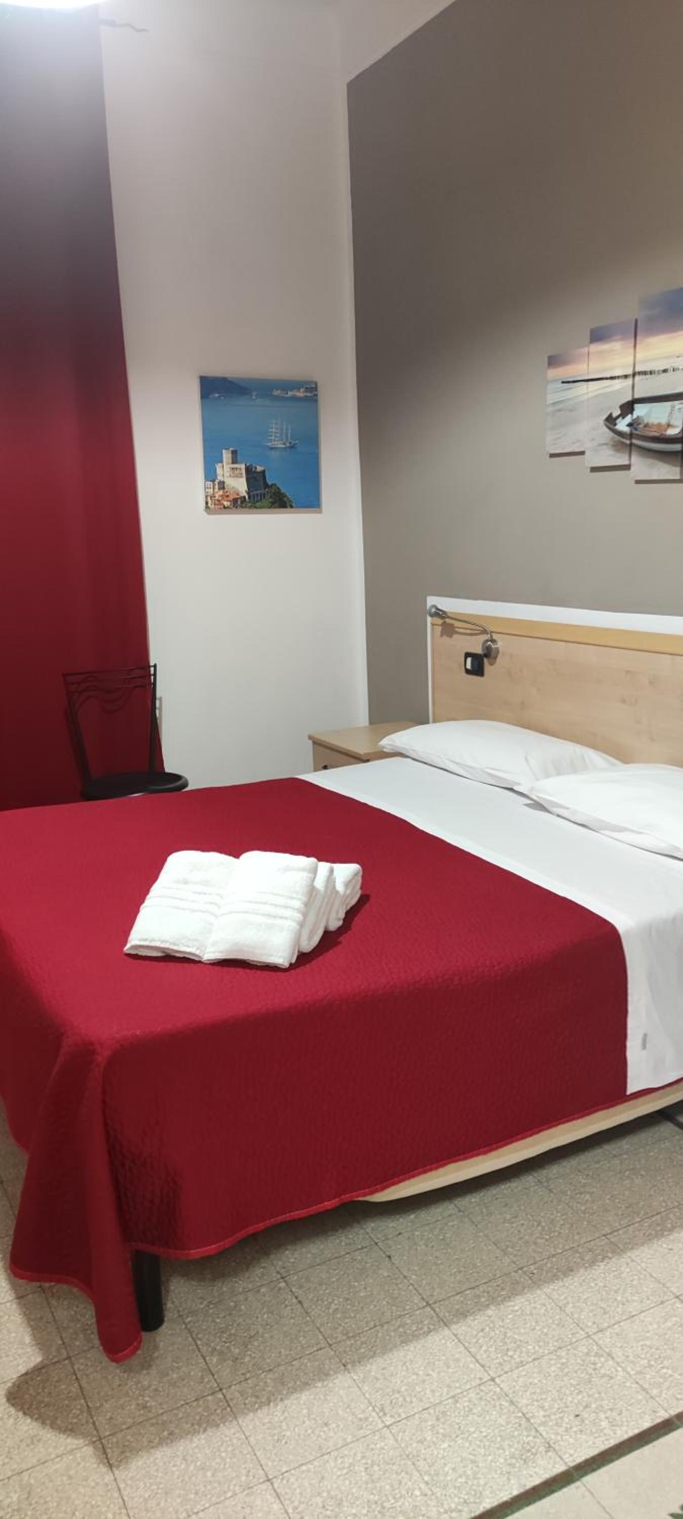 King Room with Roll-In Shower - Disability Access - Photo 1