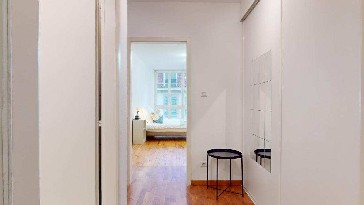 One-Bedroom Apartment photo 2