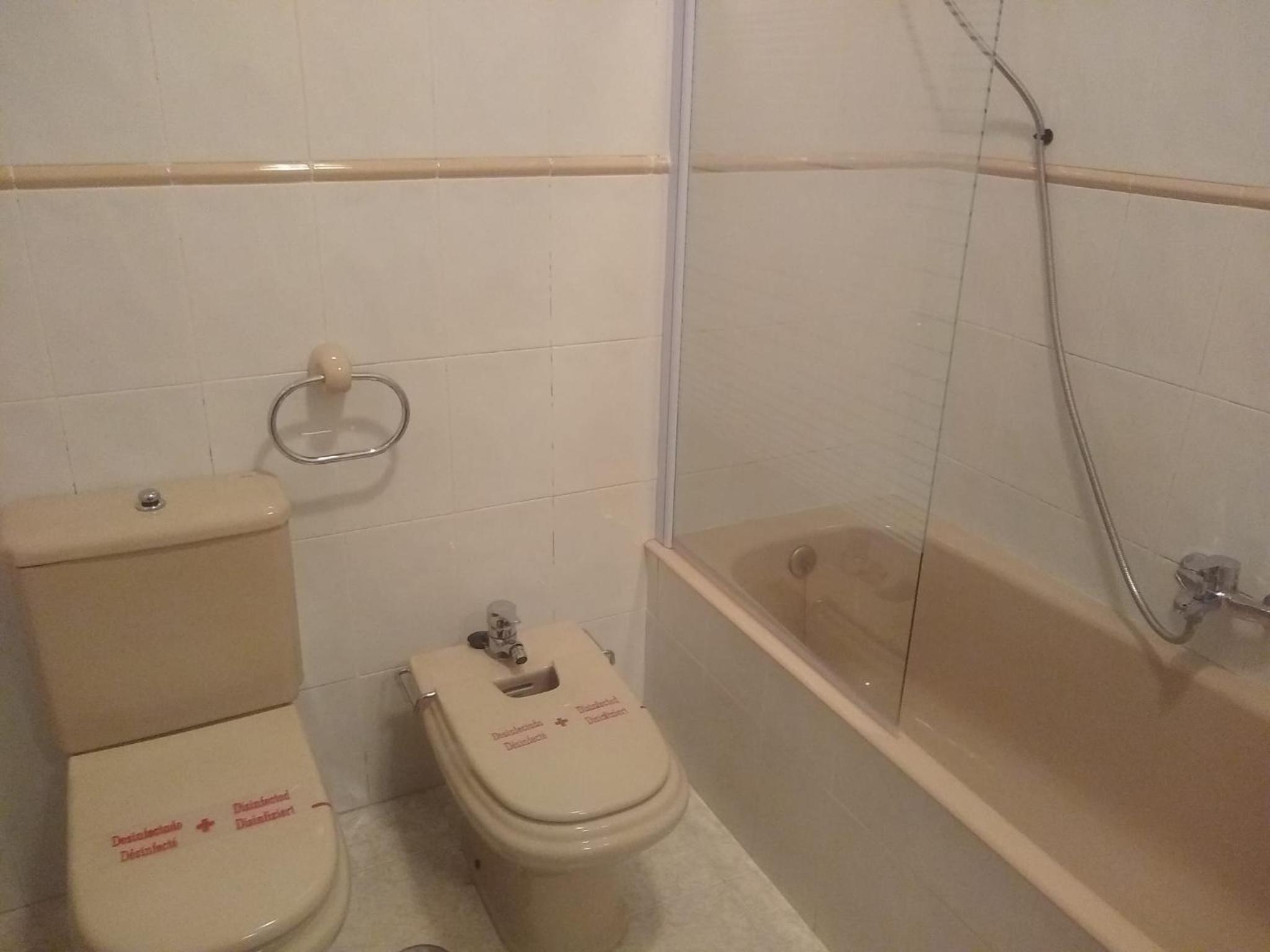Twin Room with Private Bathroom photo 3