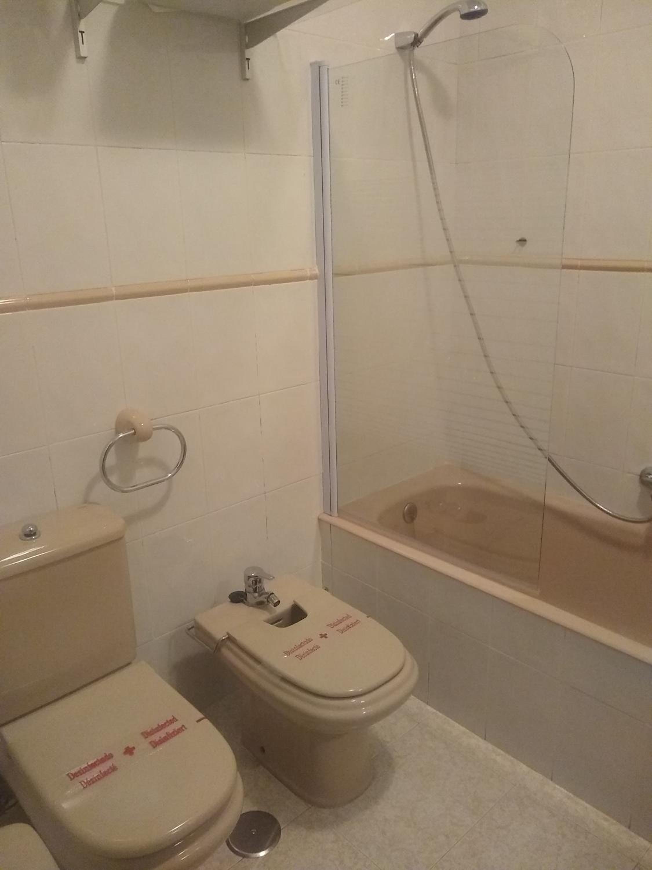Single Room with Private Bathroom photo 3