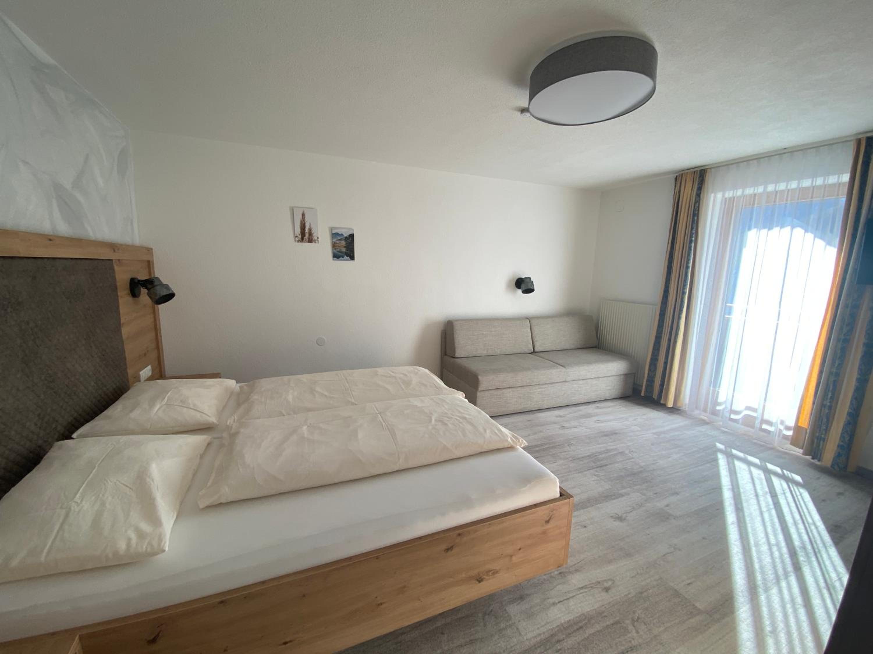 One-Bedroom Apartment photo 1