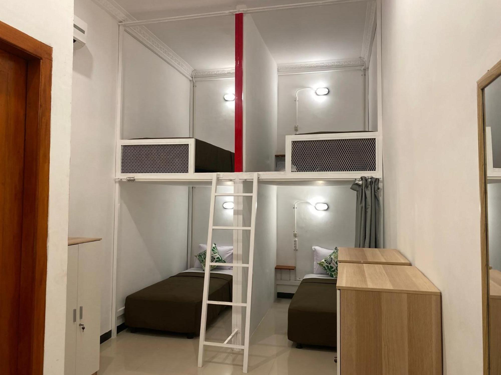 Bed in 4-Bed Mixed Dormitory Room photo 2