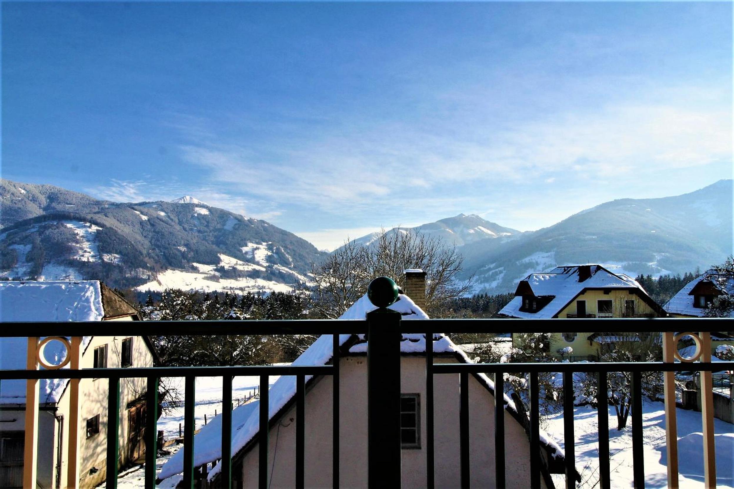 Apartment with Balcony photo 3