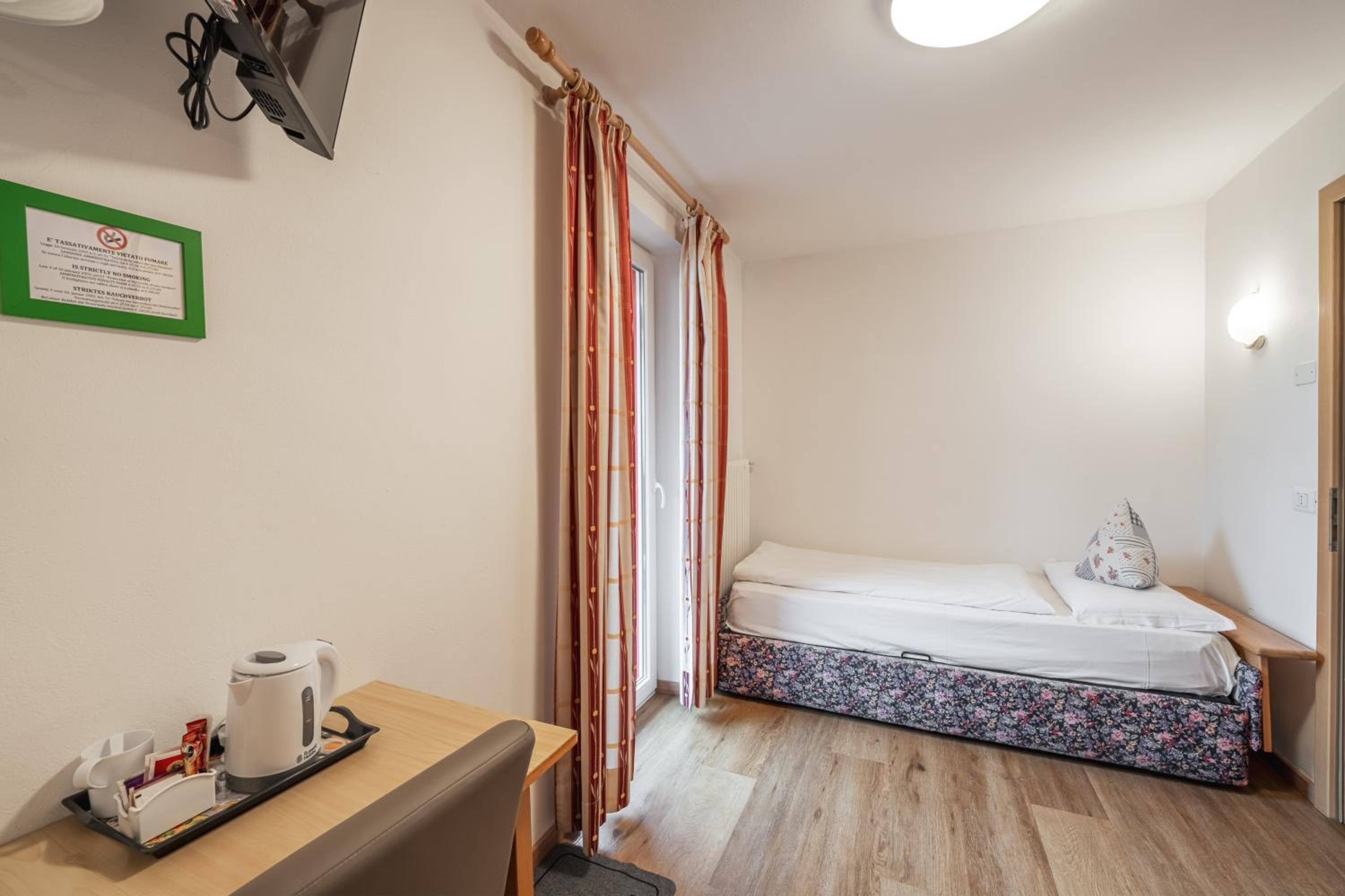 Single Room with Mountain View
