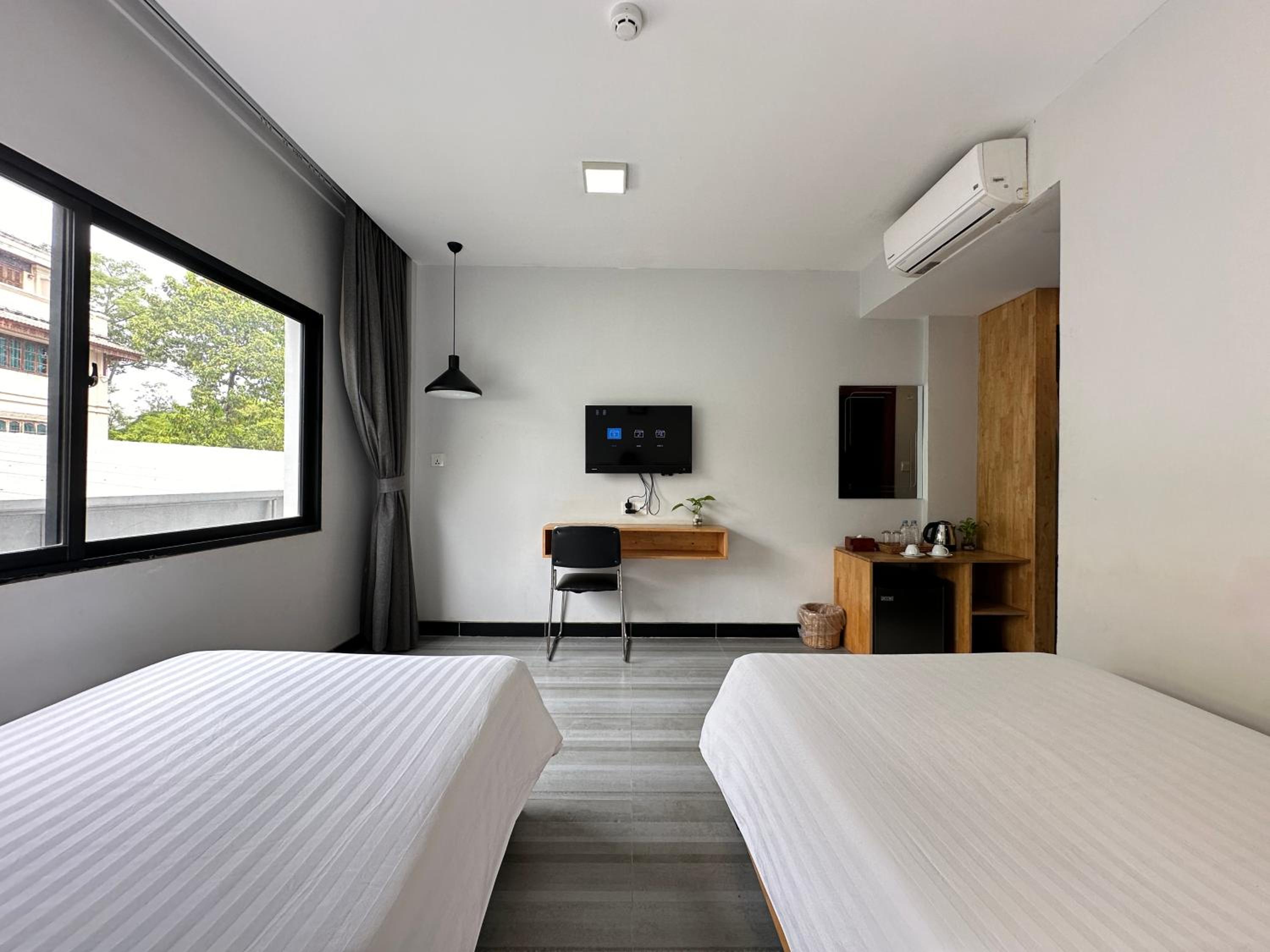 Deluxe Twin Room photo 3