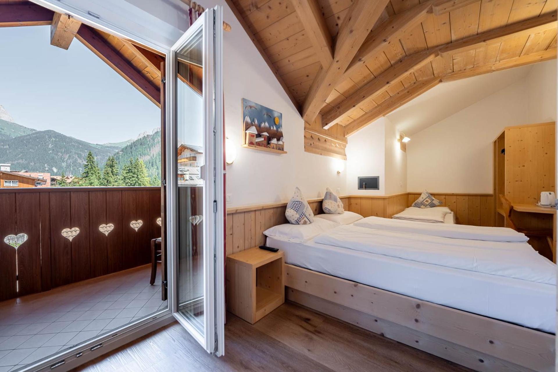 Double or Twin Room with Mountain View - Photo 5