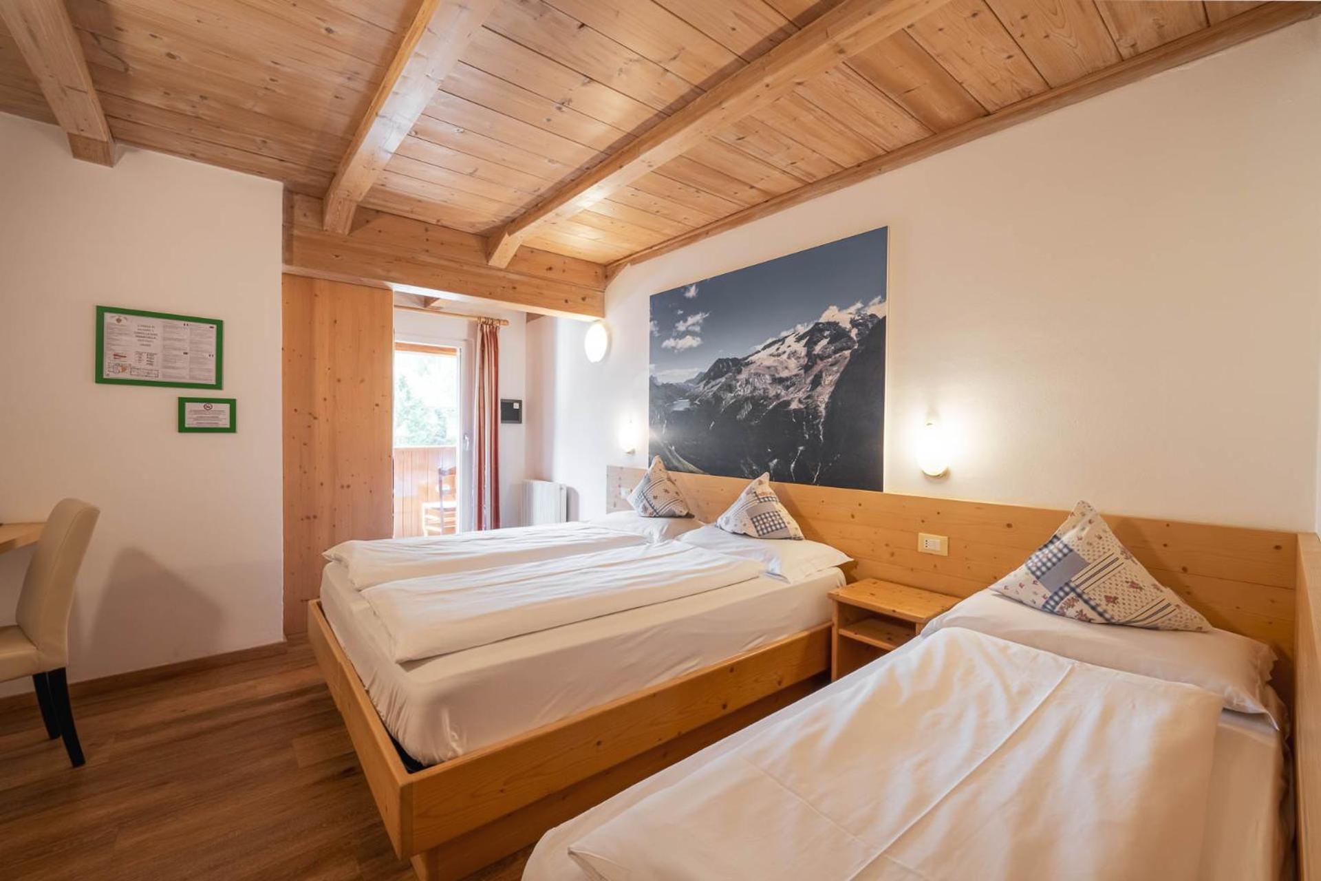 Economy Triple Room with Mountain View - Photo 19