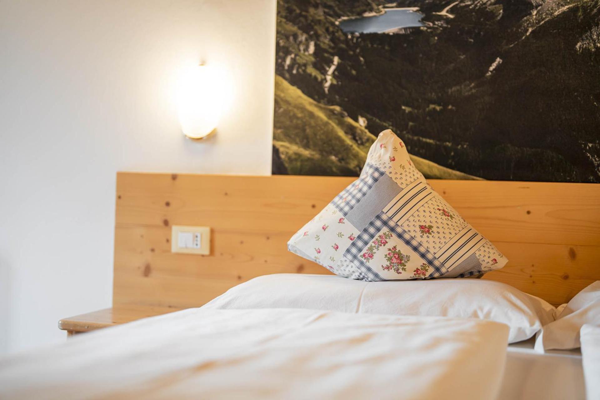 Economy Triple Room with Mountain View - Photo 11