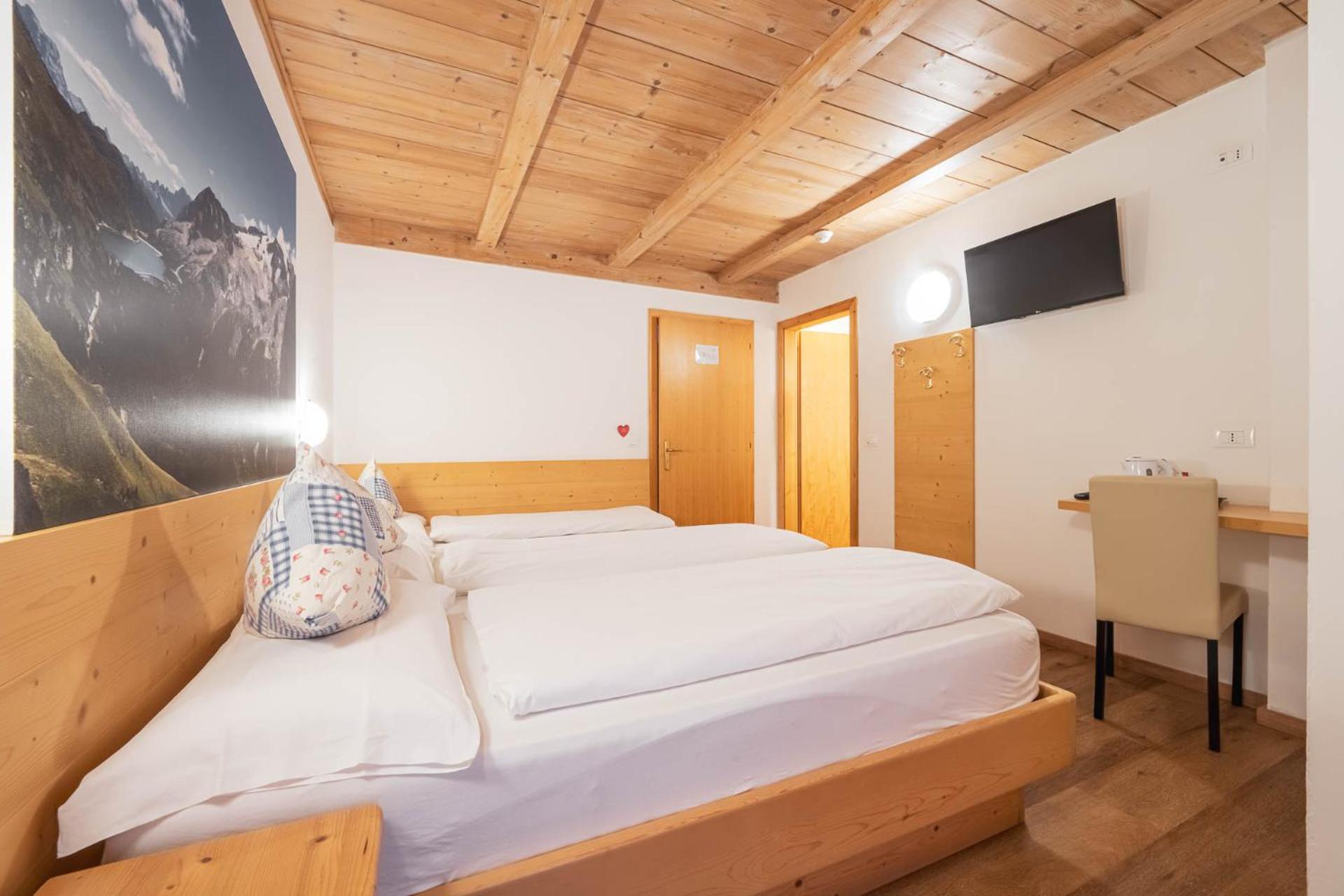 Economy Triple Room with Mountain View - Photo 1