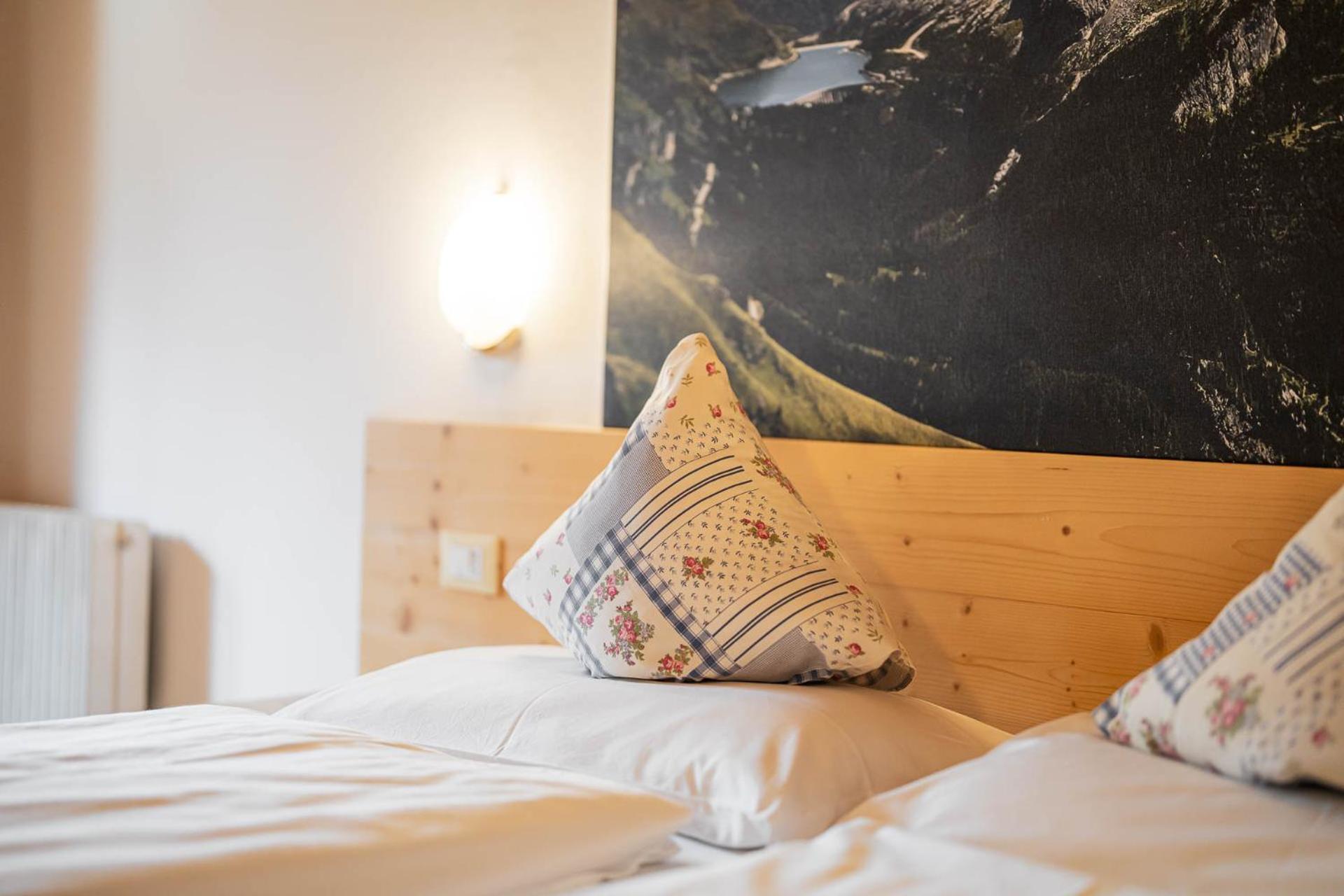 Economy Triple Room with Mountain View - Photo 3