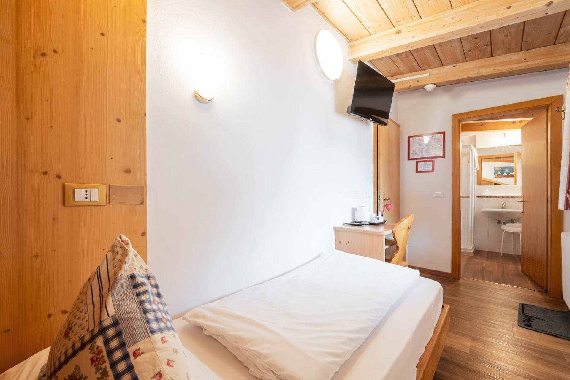 Economy Single Room with Mountain View