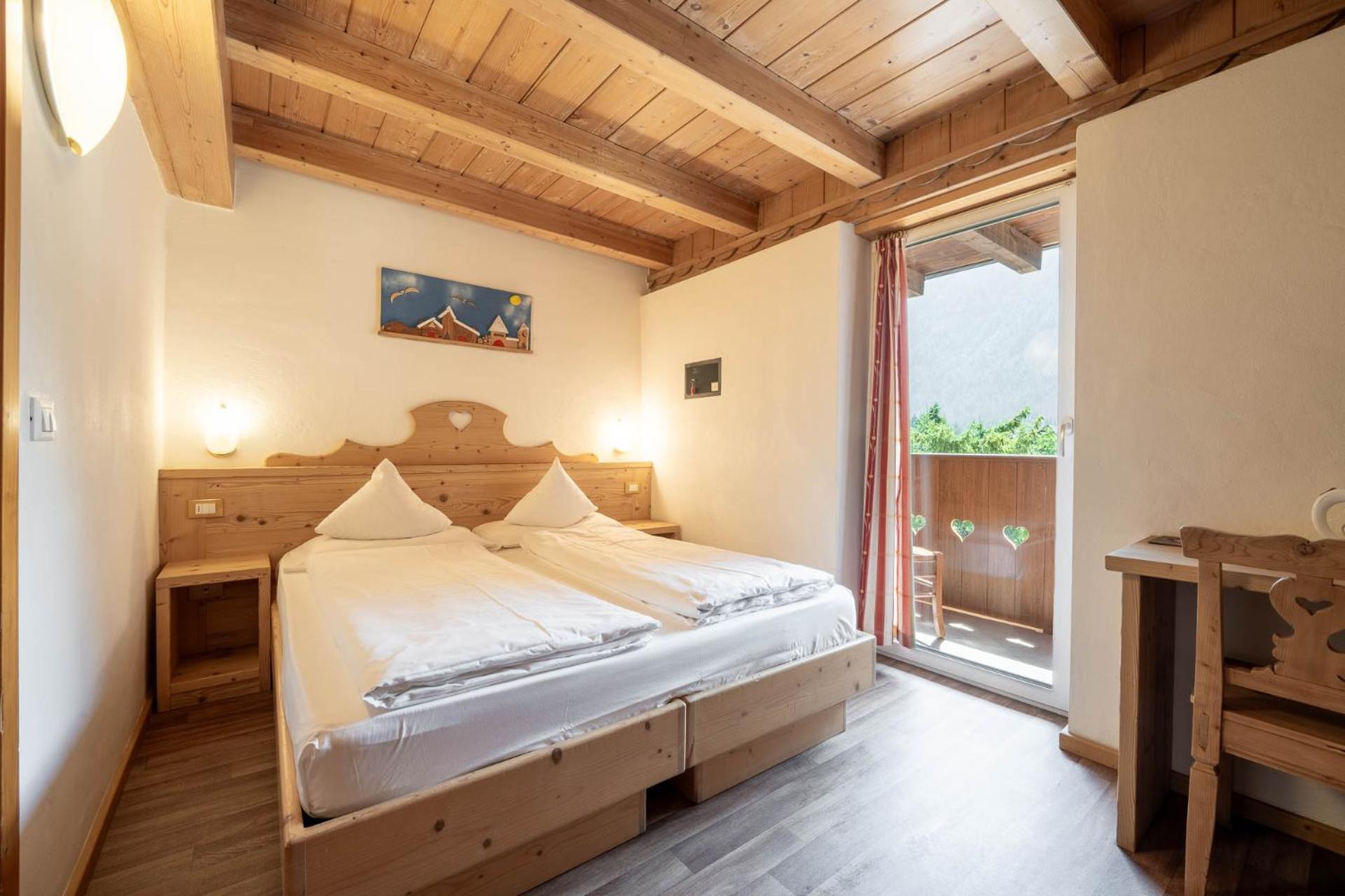 Economy Double or Twin Room with Mountain View - Photo 8