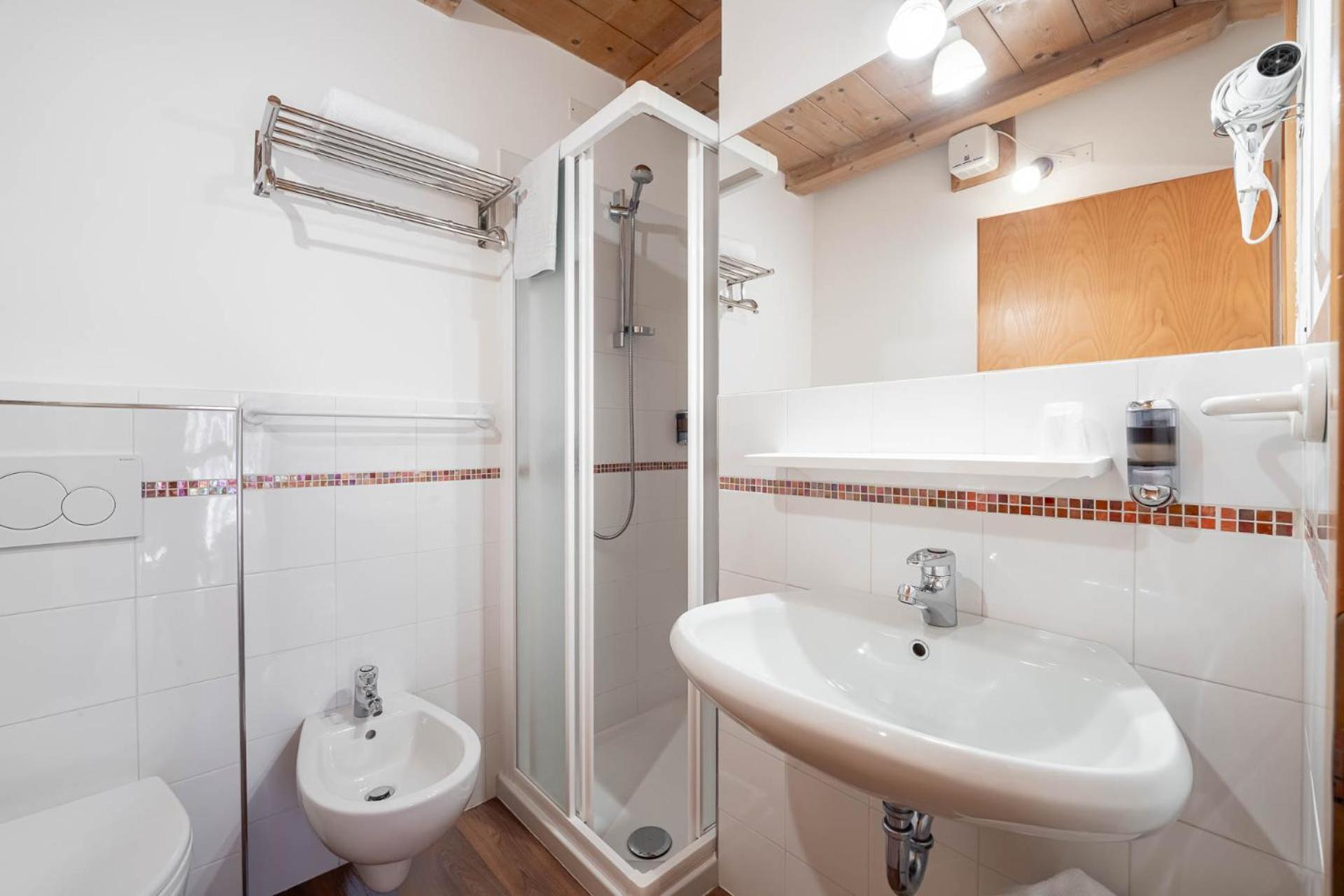 Double or Twin Room with Mountain View - Photo 6