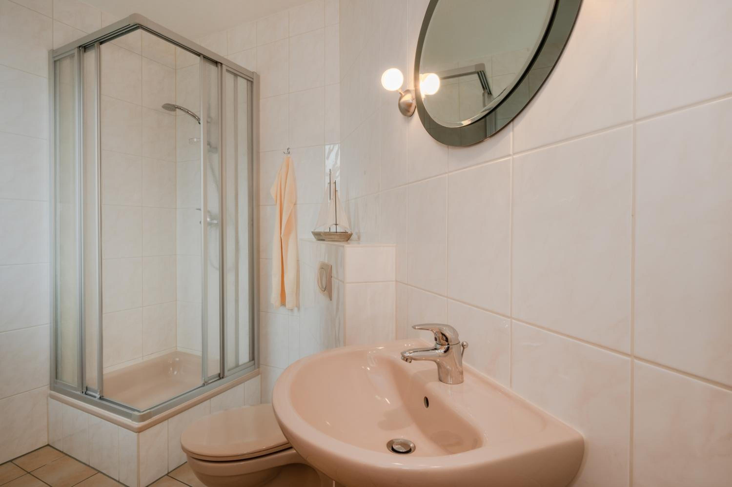 Twin Room with Shower photo 2