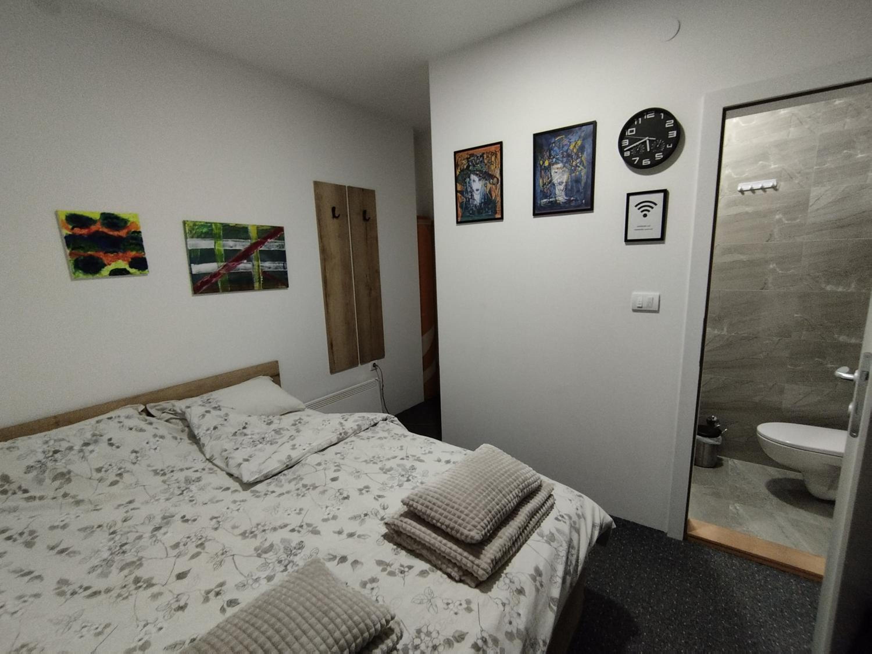 Double Room with Private Bathroom photo 1