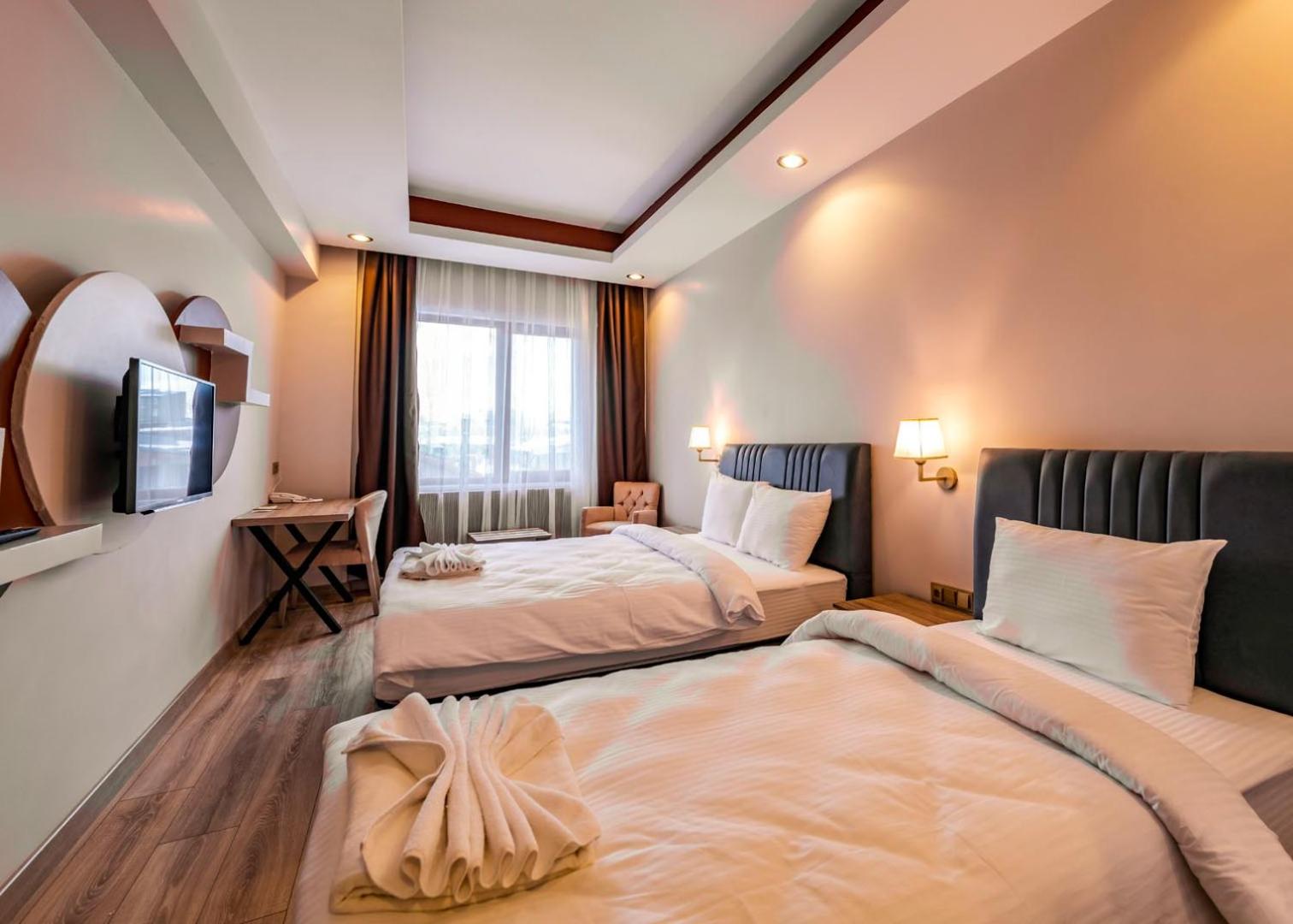 Twin Room With Private Bathroom photo 3