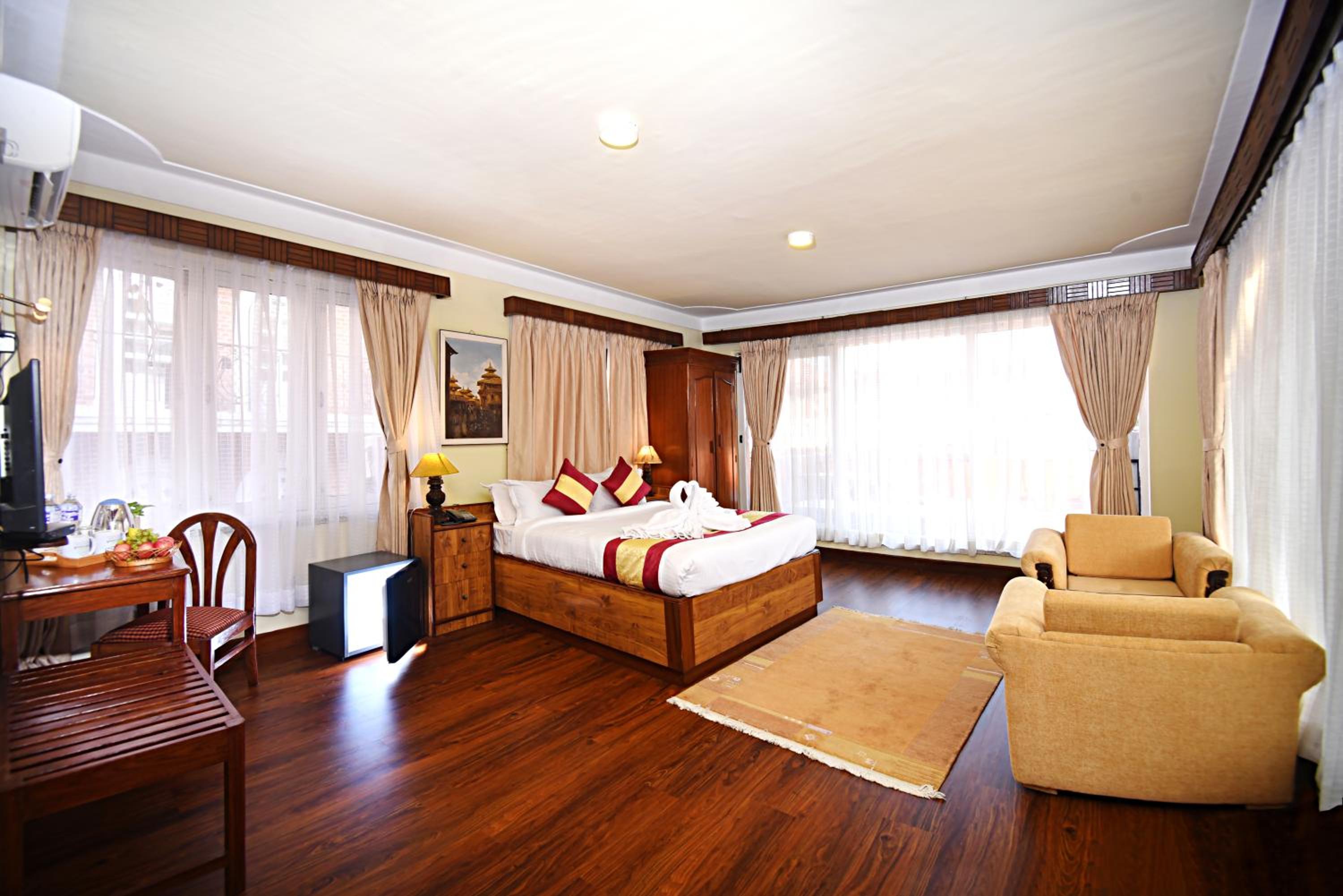 Deluxe Double or Twin Room with Bathtub - Photo 13