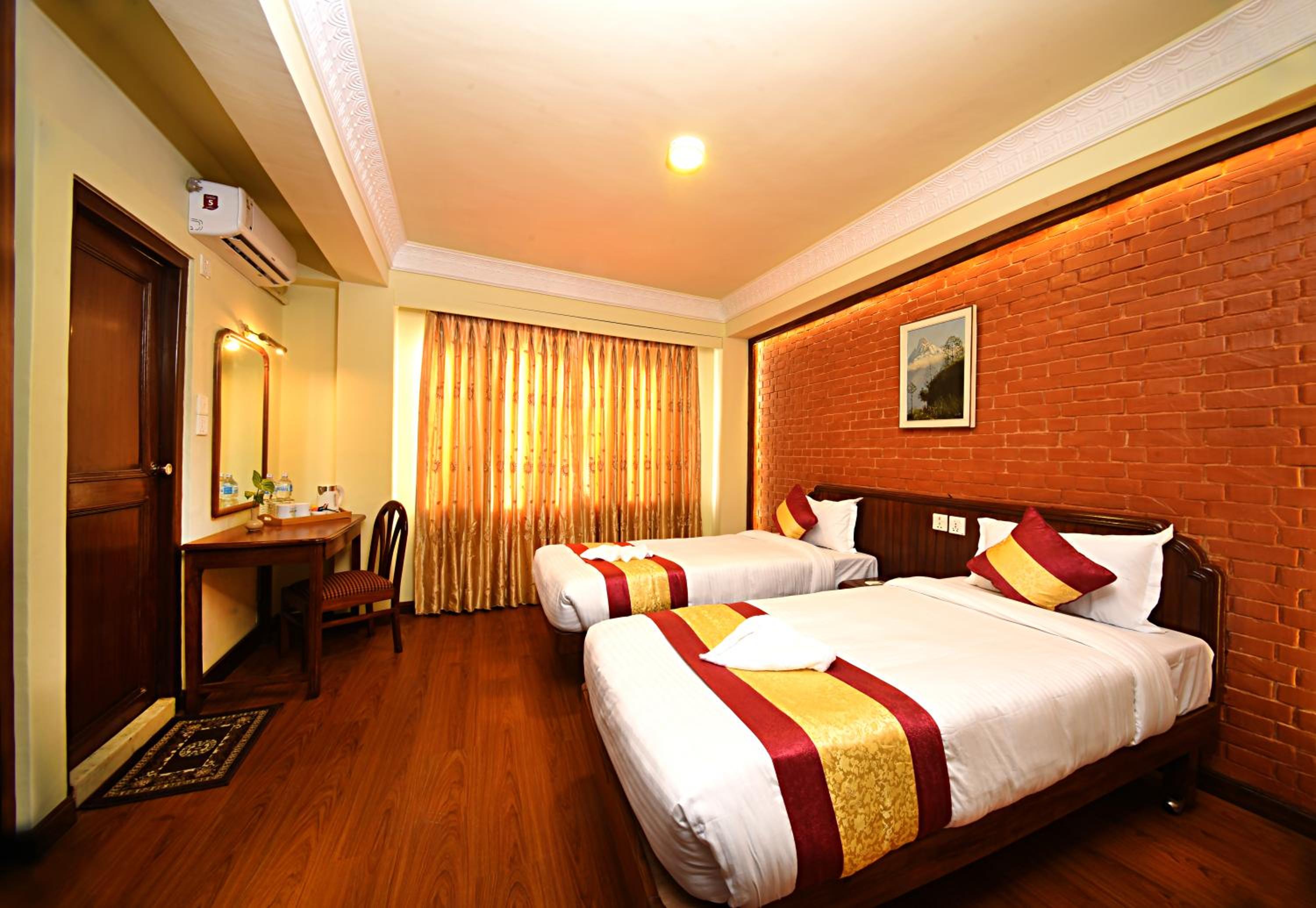 Deluxe Double or Twin Room with Balcony - Photo 1