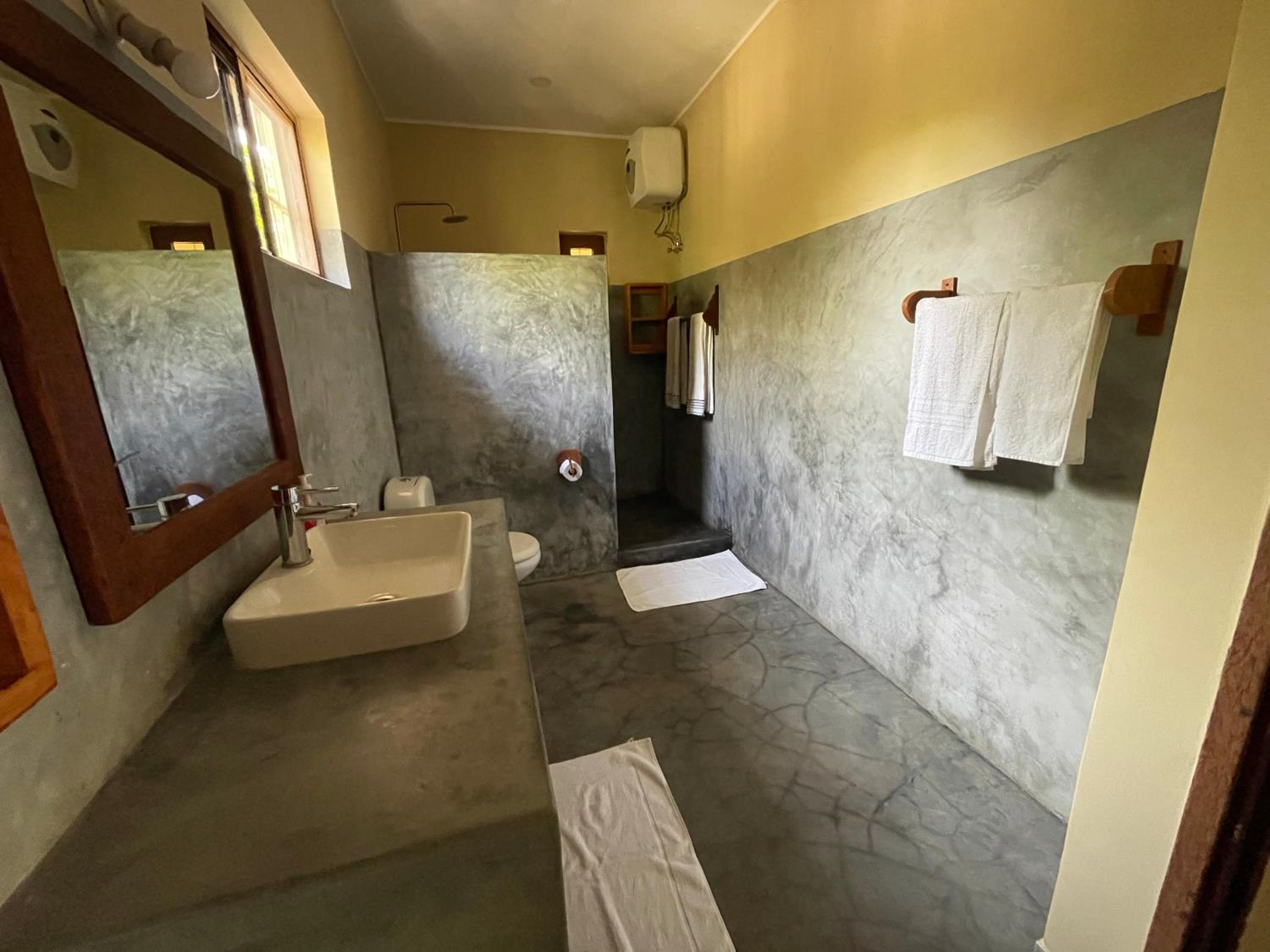 One-Bedroom Apartment - Photo 3