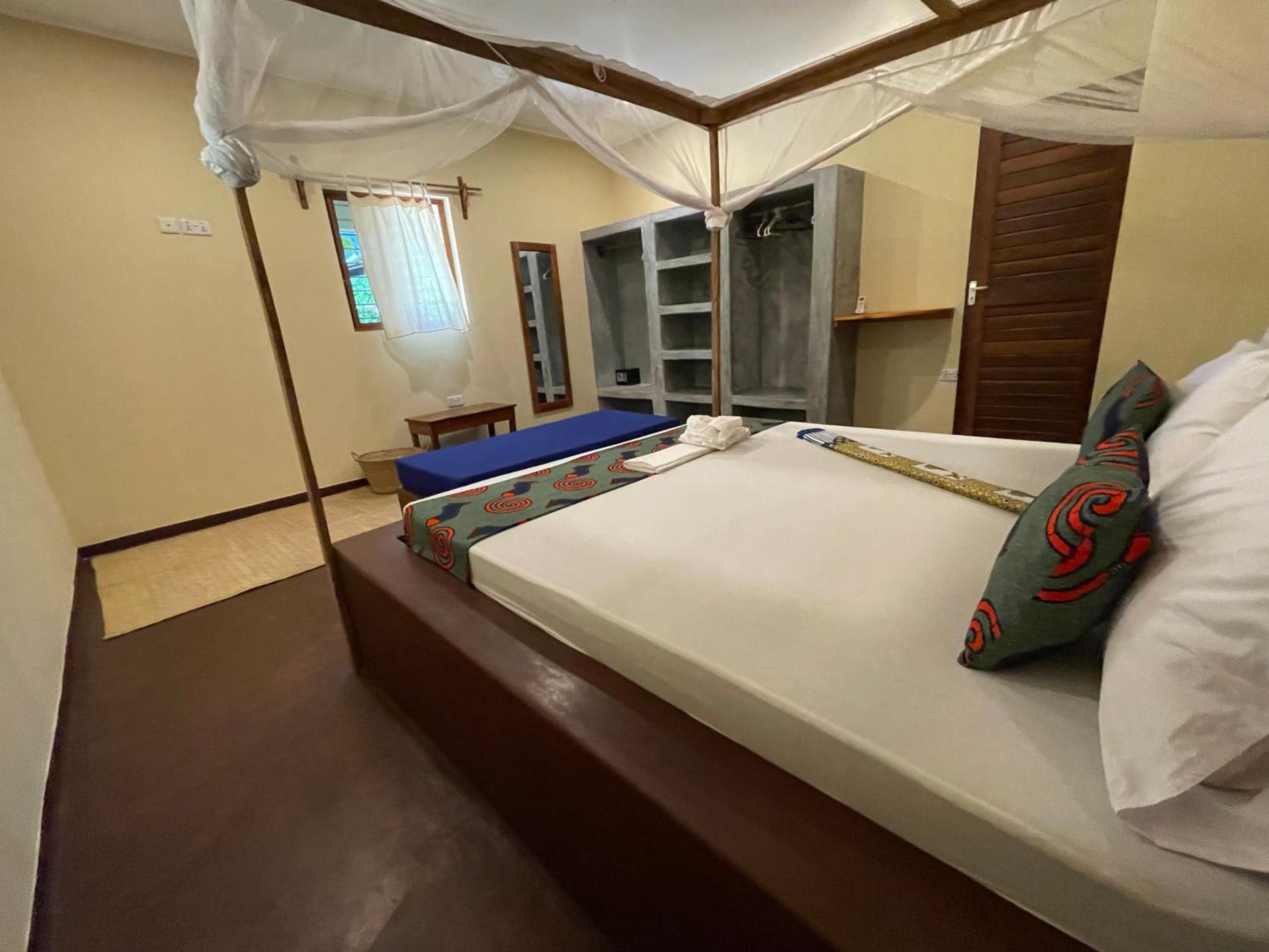 One-Bedroom Apartment - Photo 9