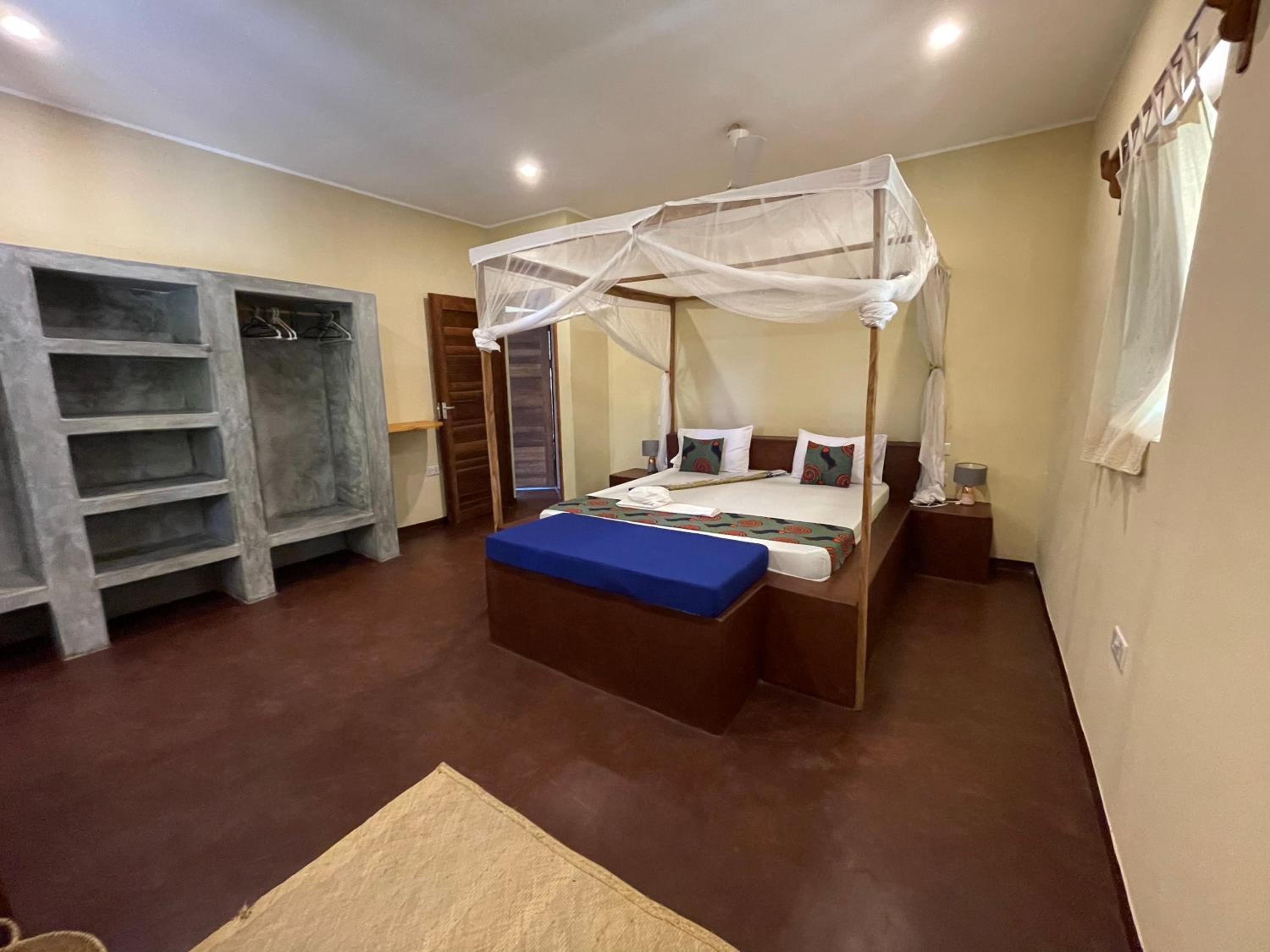 One-Bedroom Apartment - Photo 12