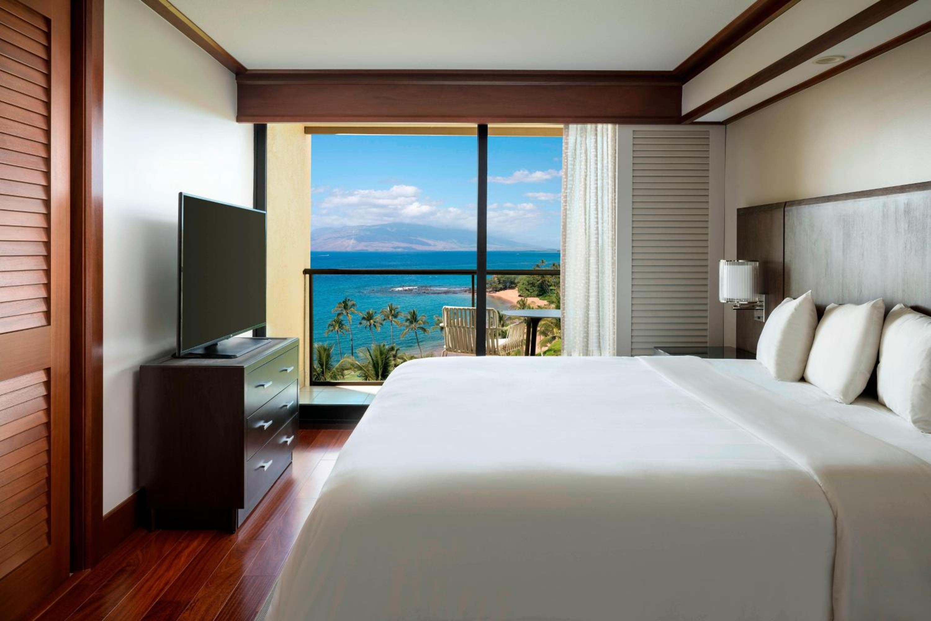 One-Bedroom King Suite with Ocean View