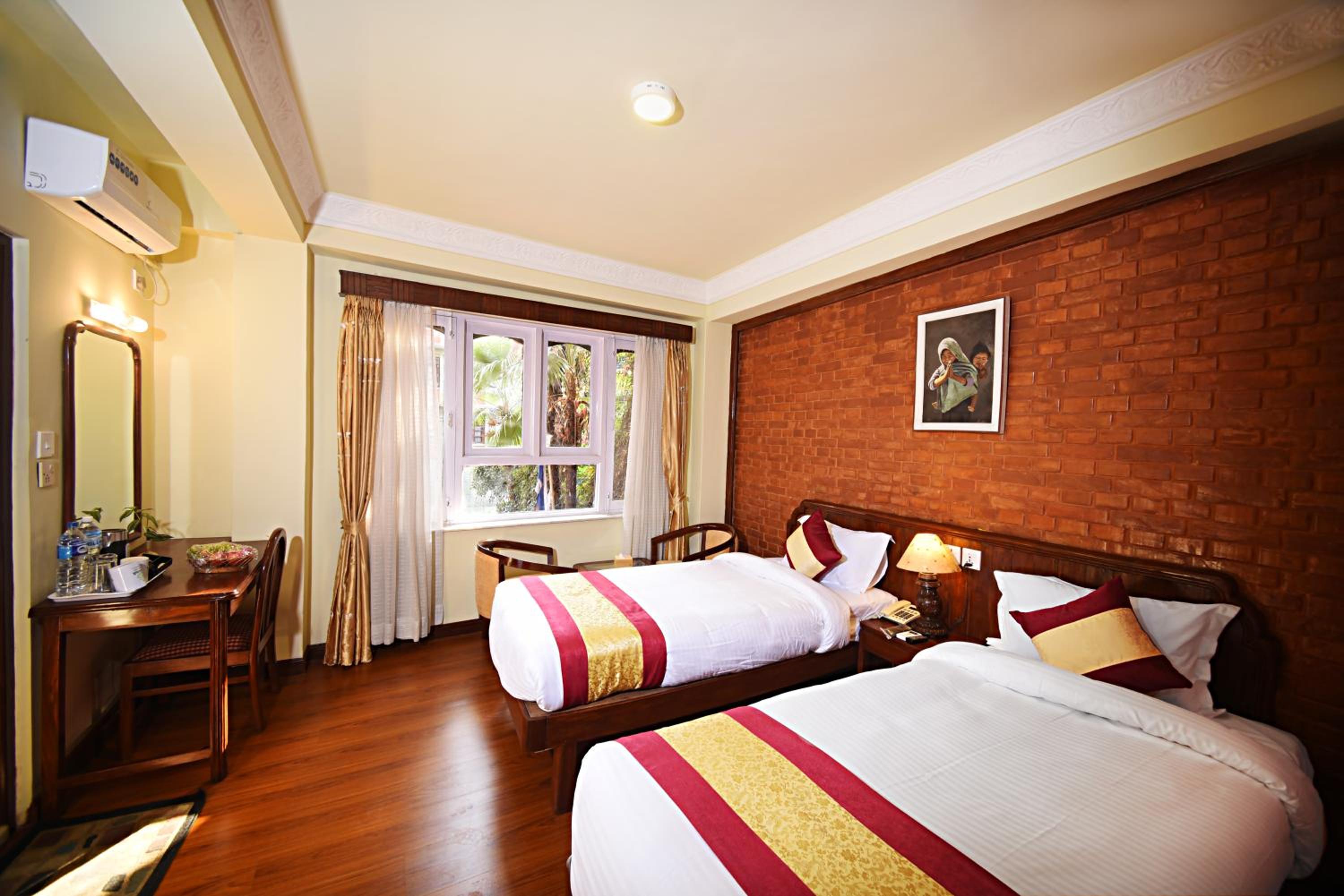 Deluxe Double or Twin Room with Balcony - Photo 4