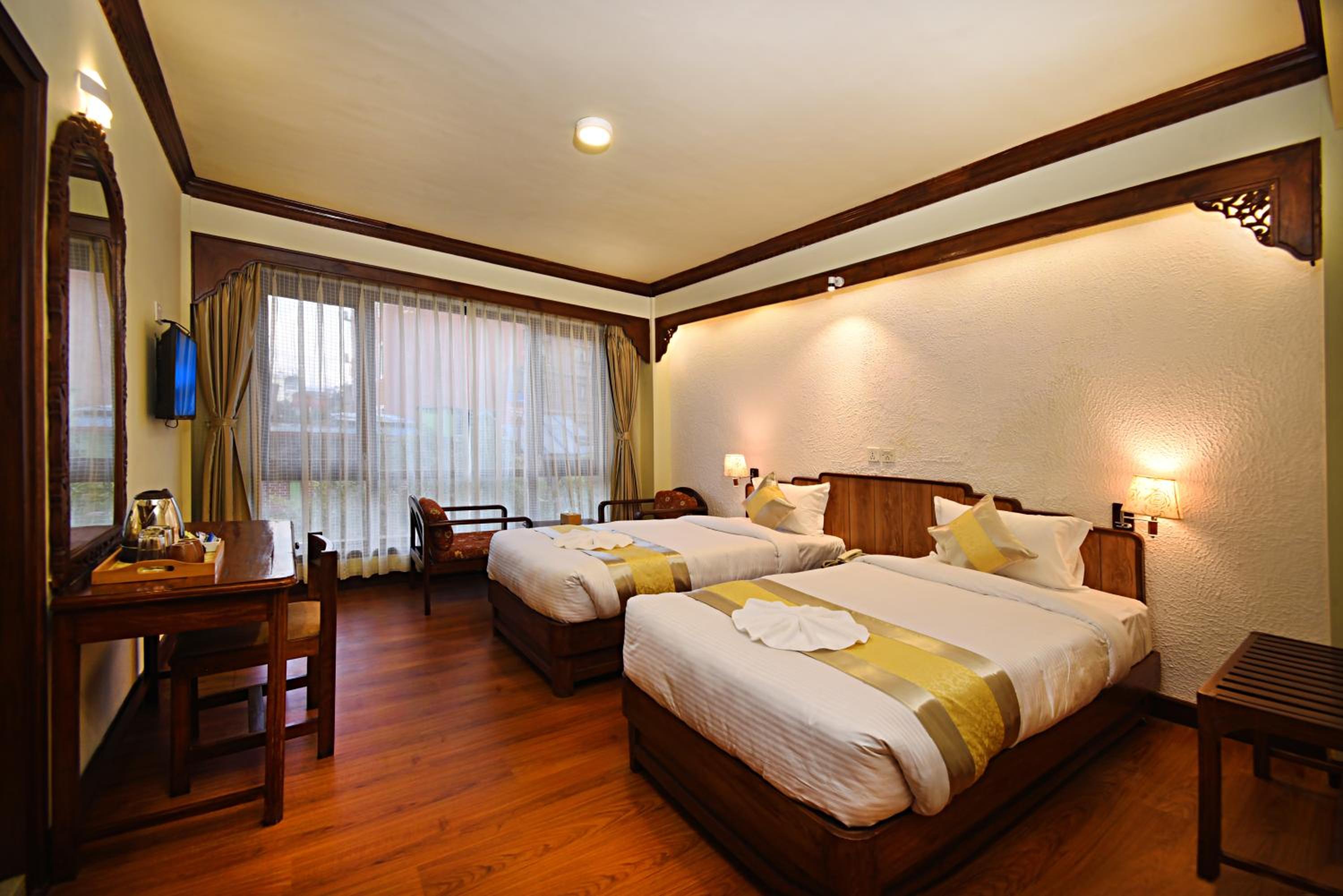Deluxe Double or Twin Room with Bathtub - Photo 16