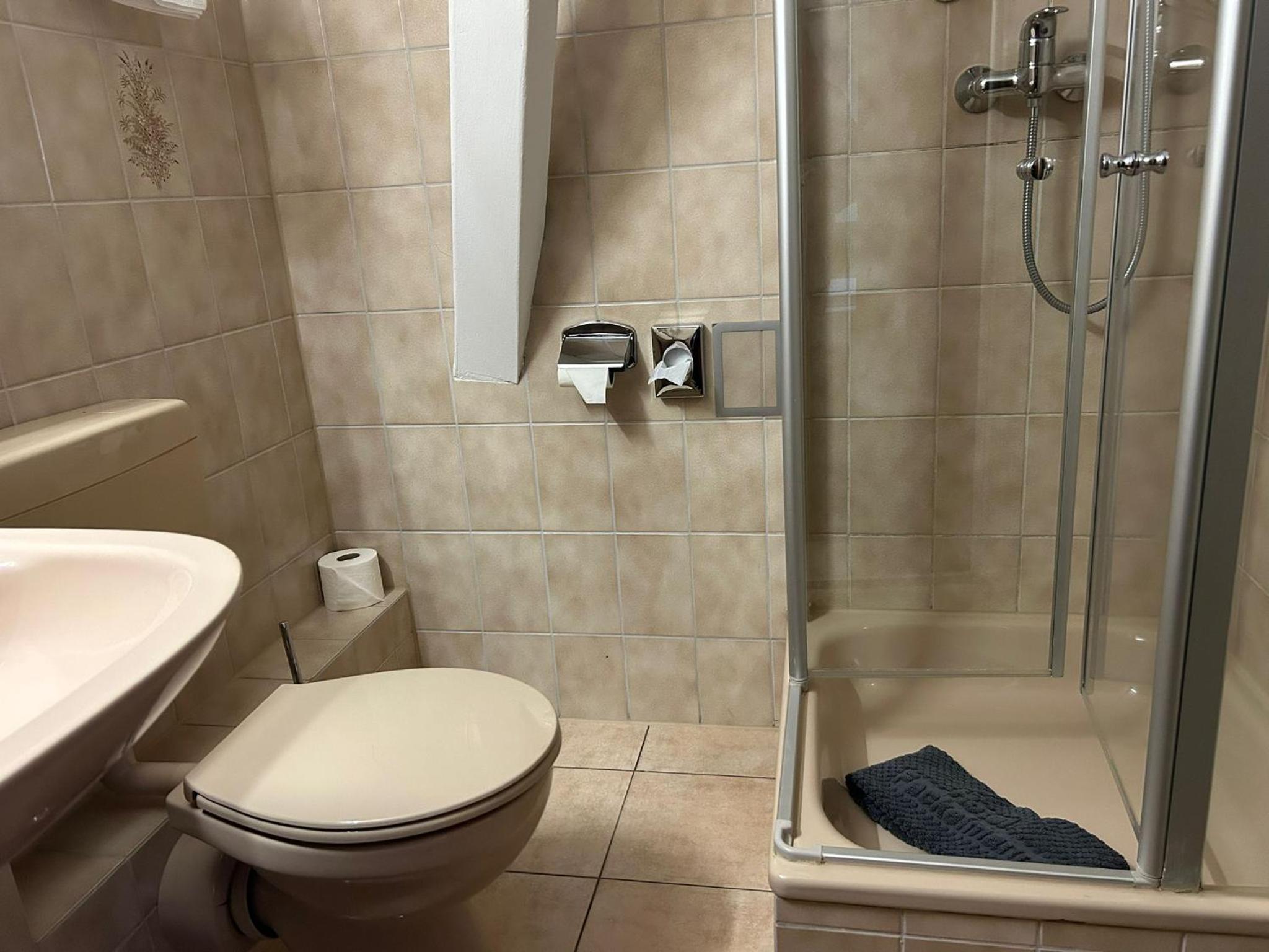Small Single Room photo 2