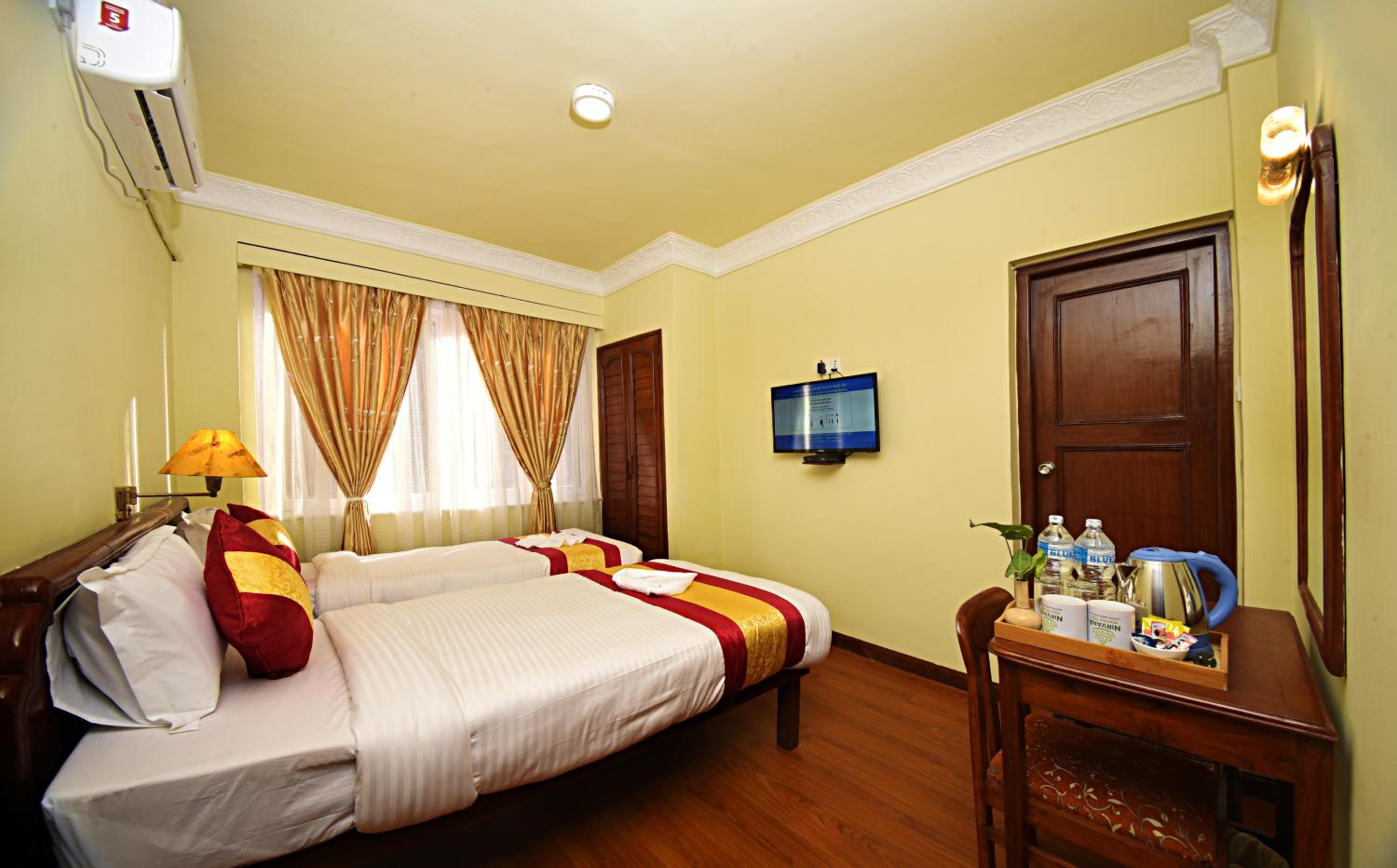 Standard Double or Twin Room - Photo 2