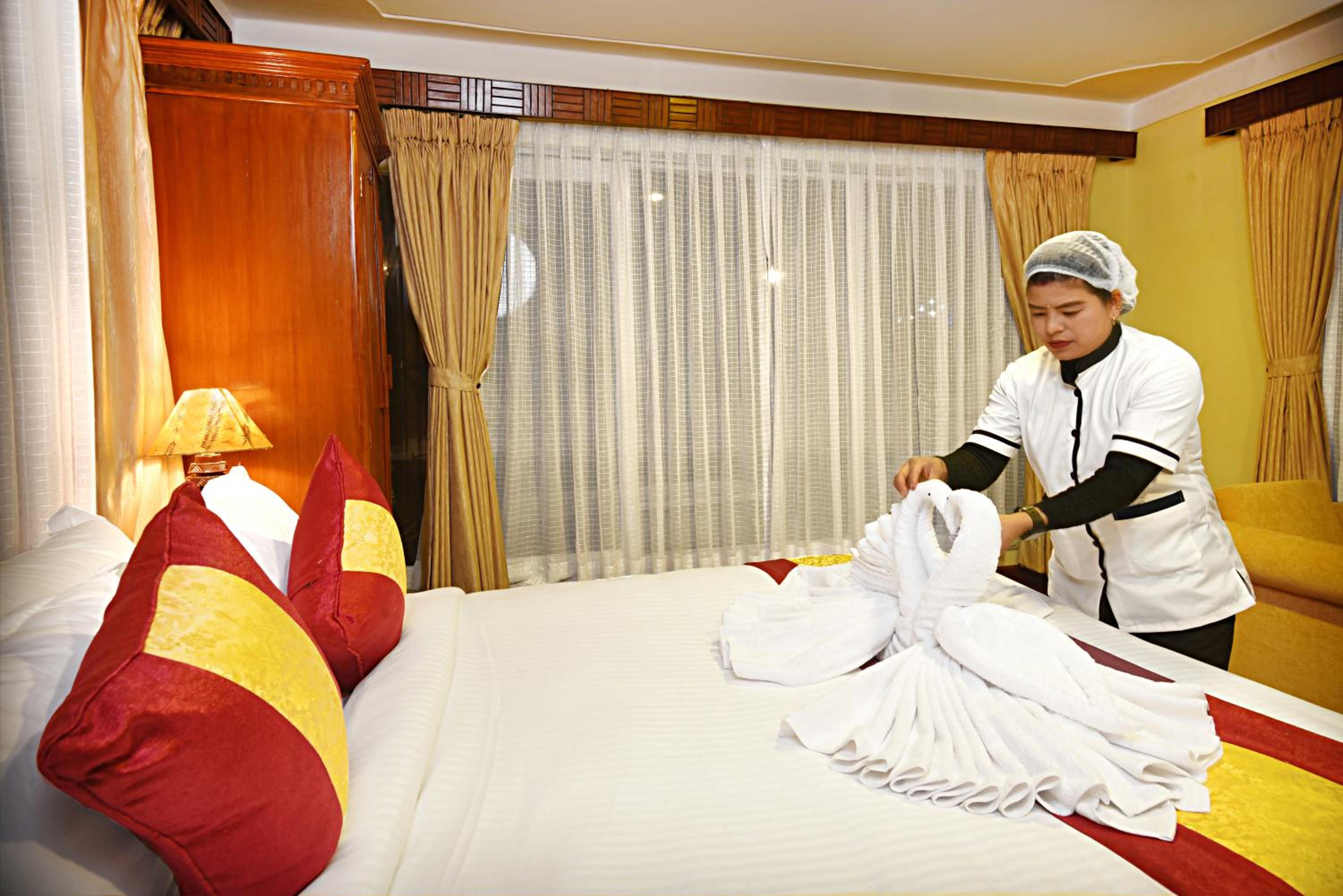Standard Double or Twin Room - Photo 9