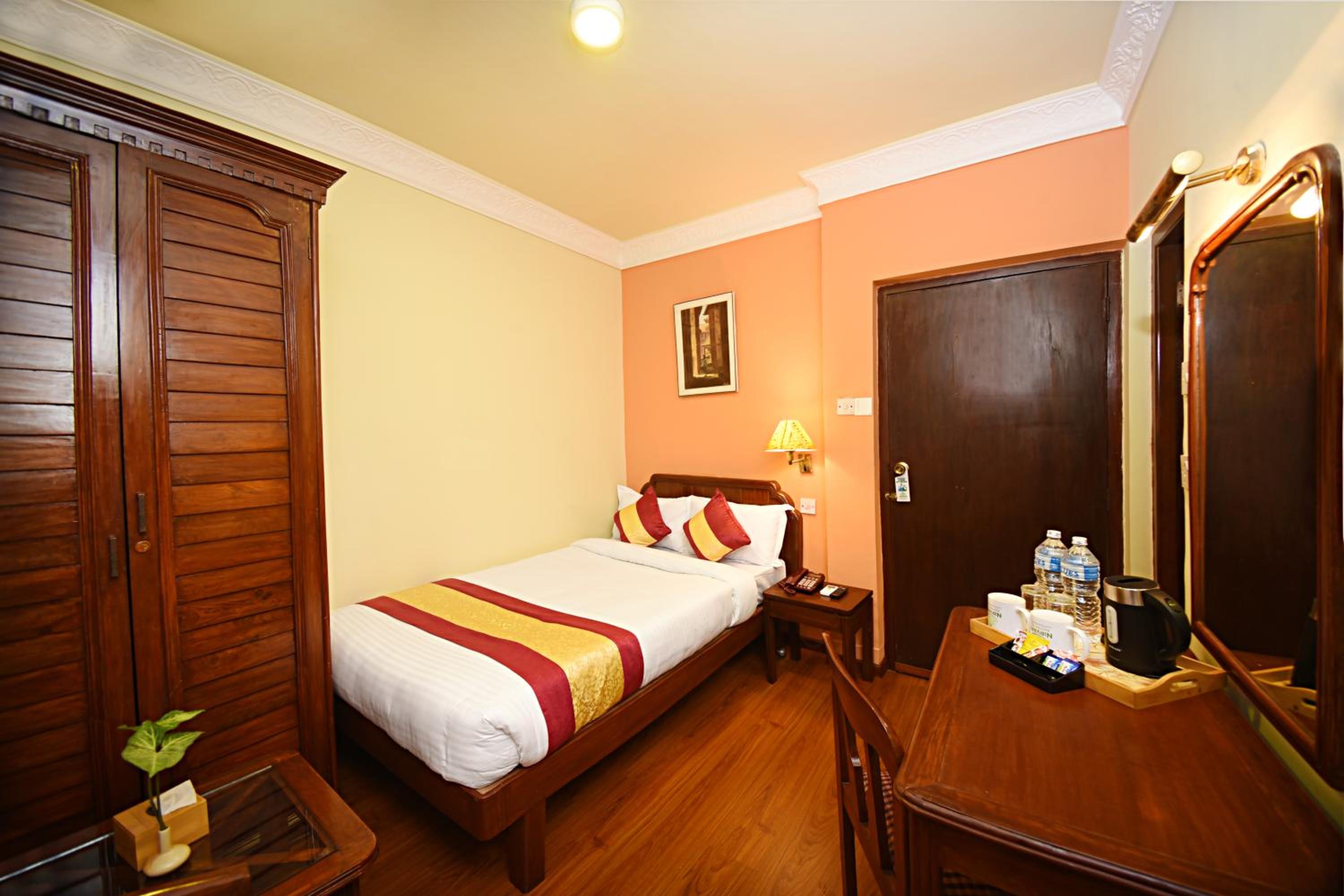 Standard Double or Twin Room - Photo 4