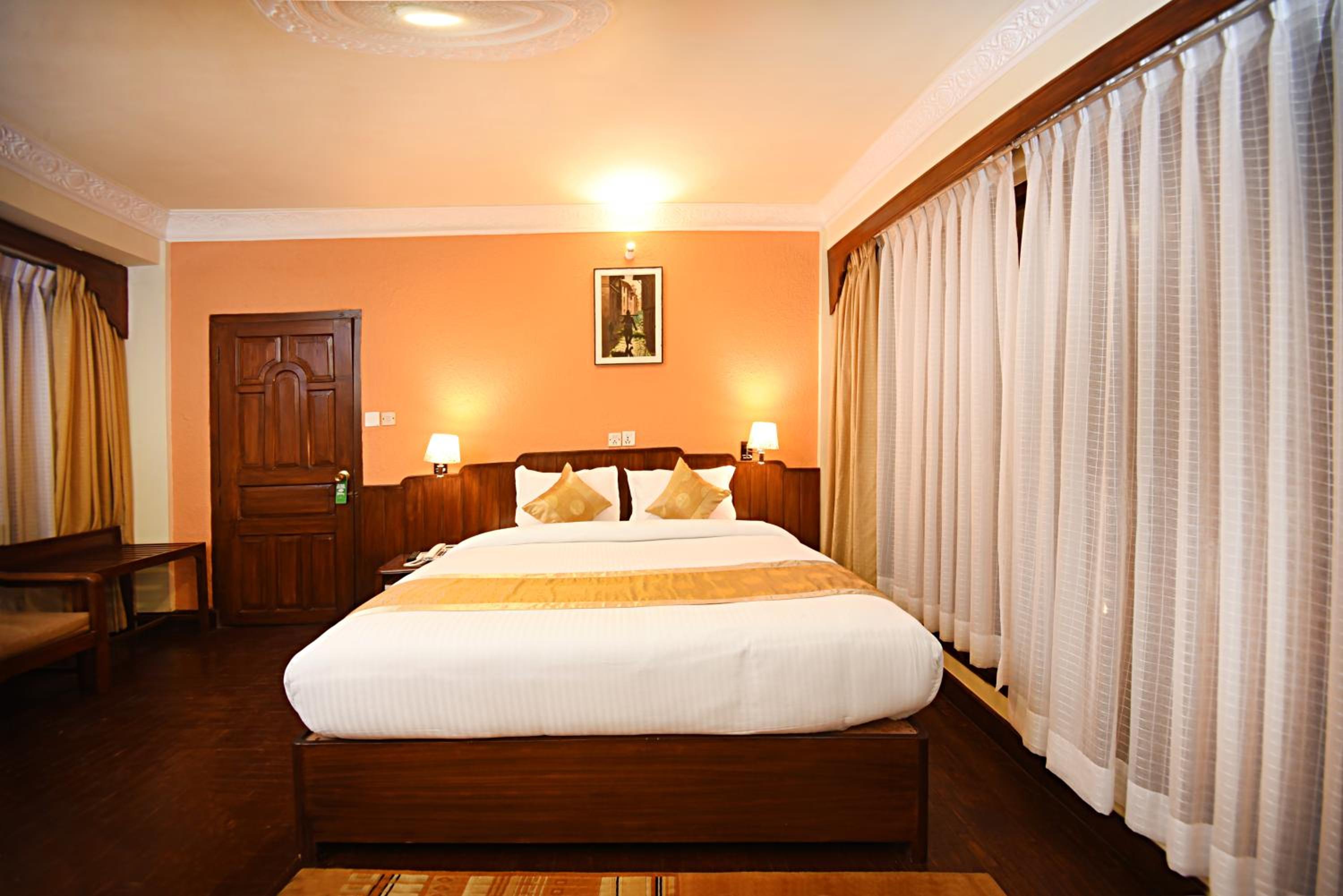 Suite with Balcony - Photo 6