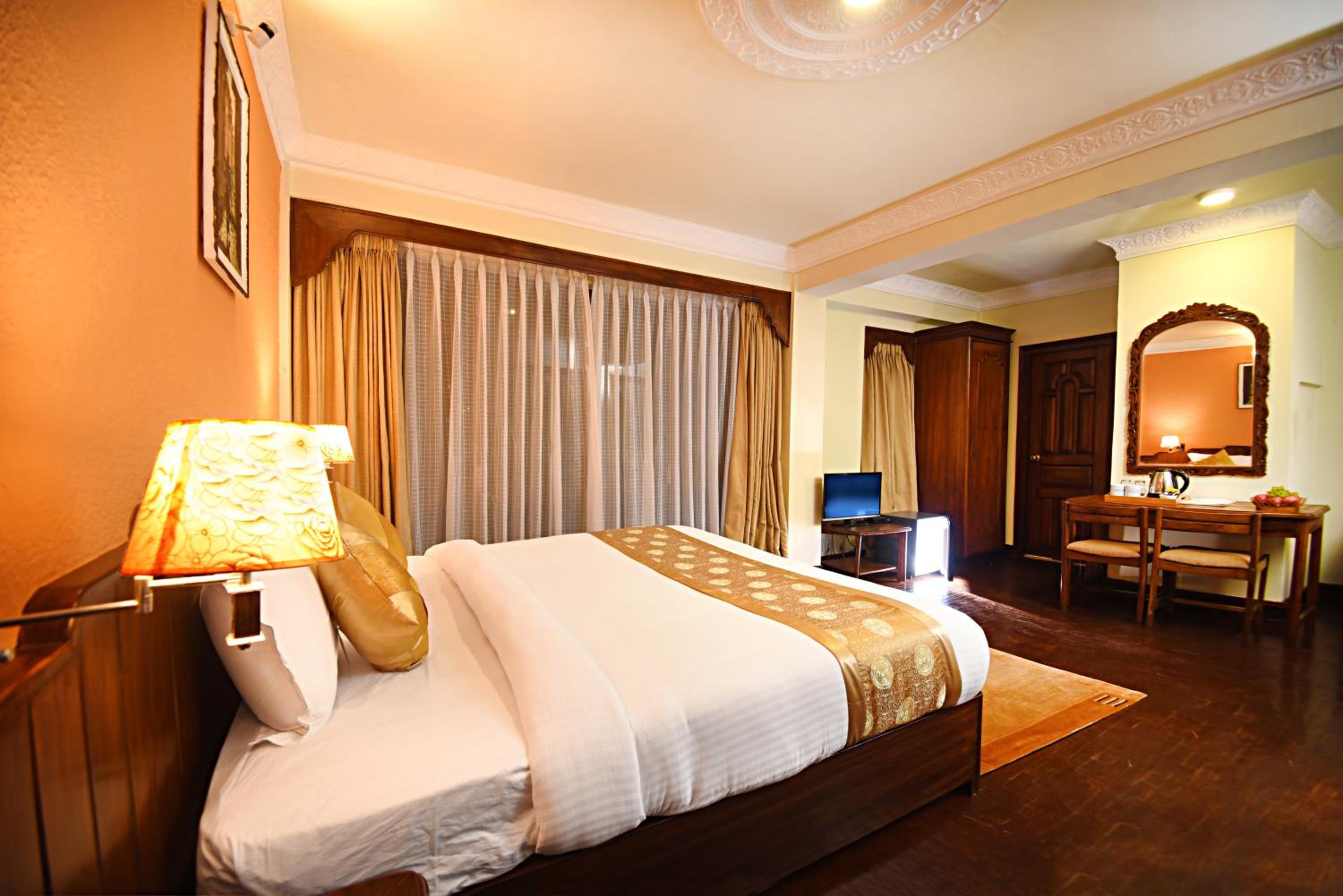 Suite with Balcony - Photo 13