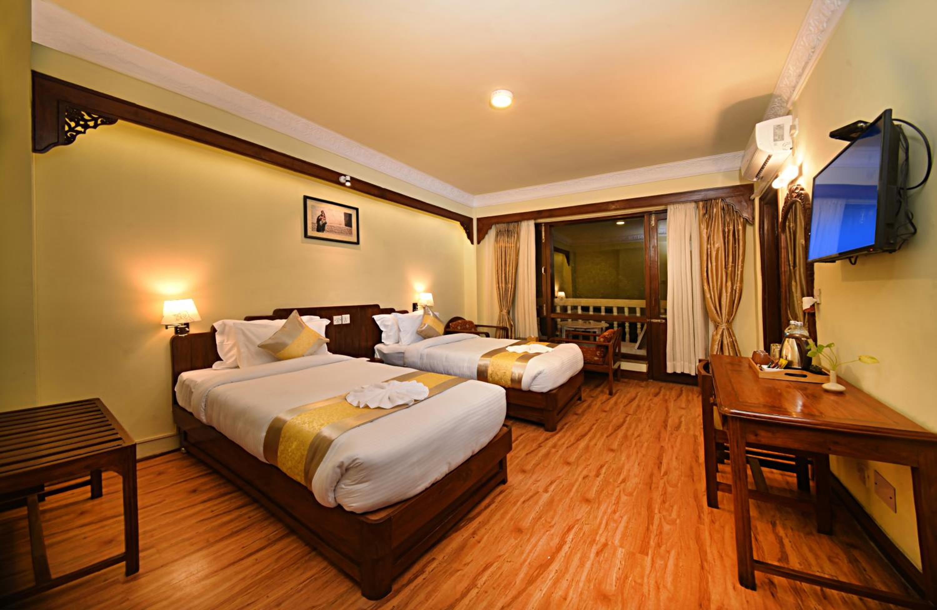 Suite with Balcony - Photo 7