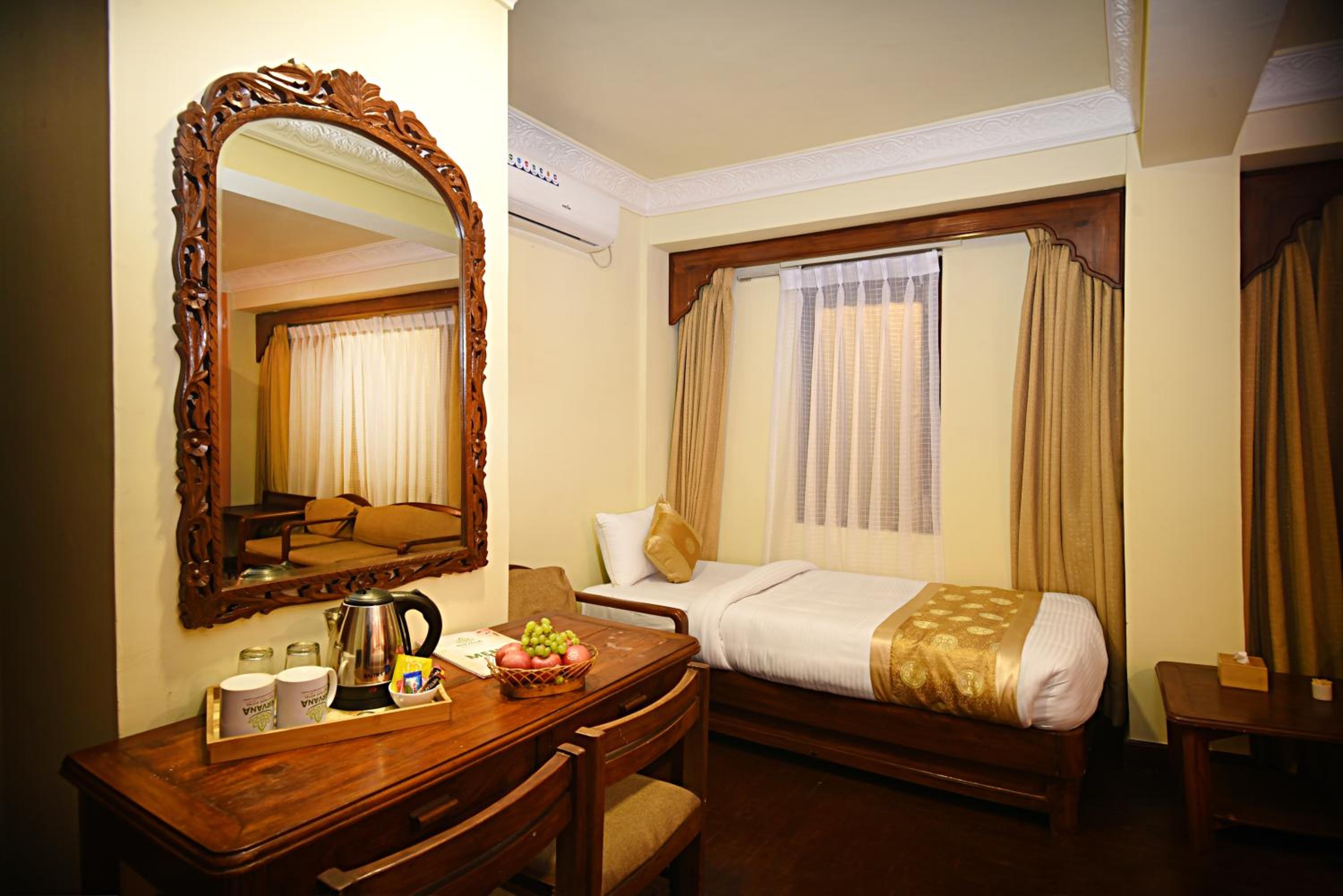 Suite with Balcony - Photo 9